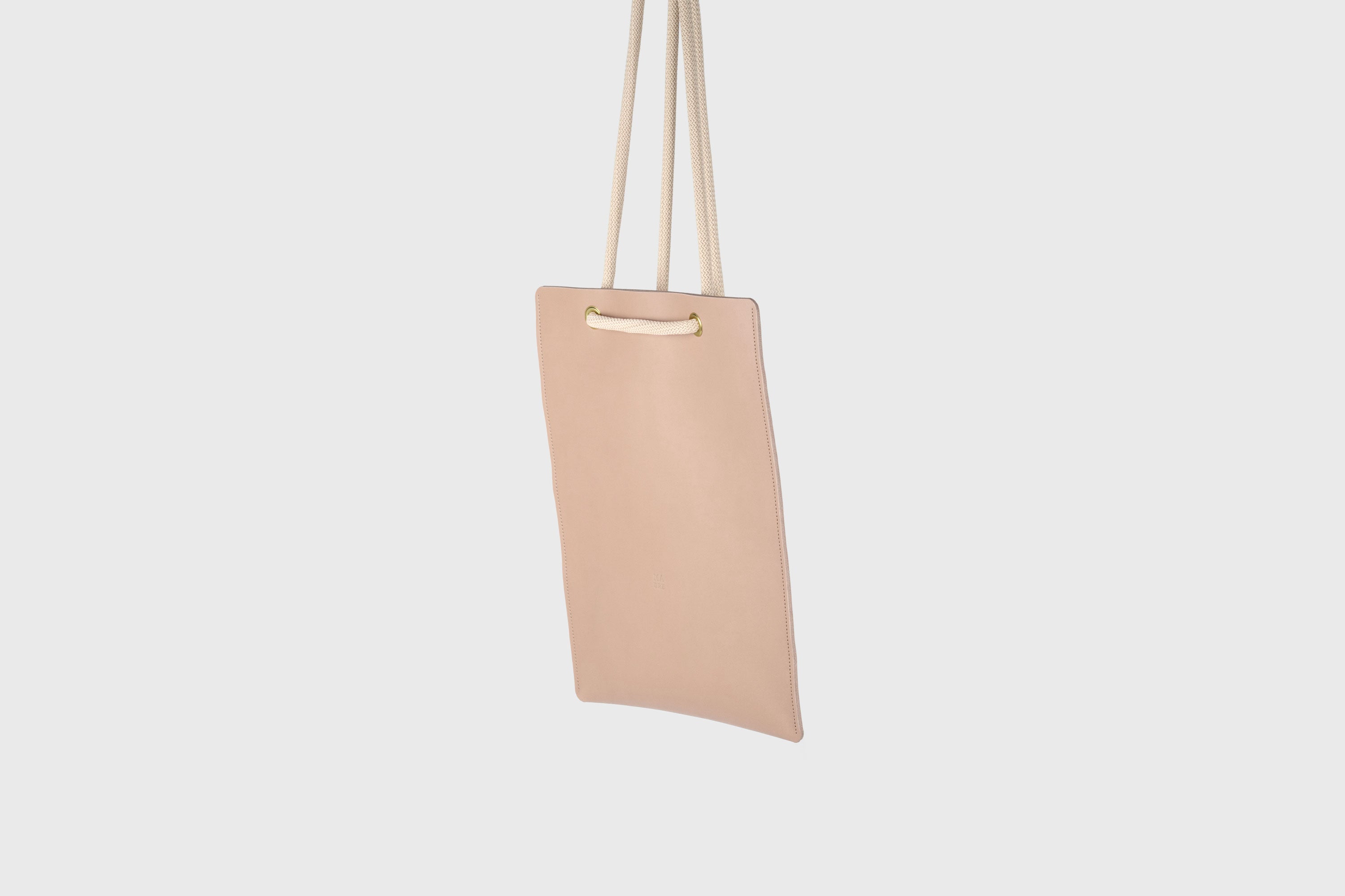 Tote Backpack Premium Leather Natural Color Rope Handles Minimalist Design Atelier Madre Manuel Dreesmann Barcelona Spain