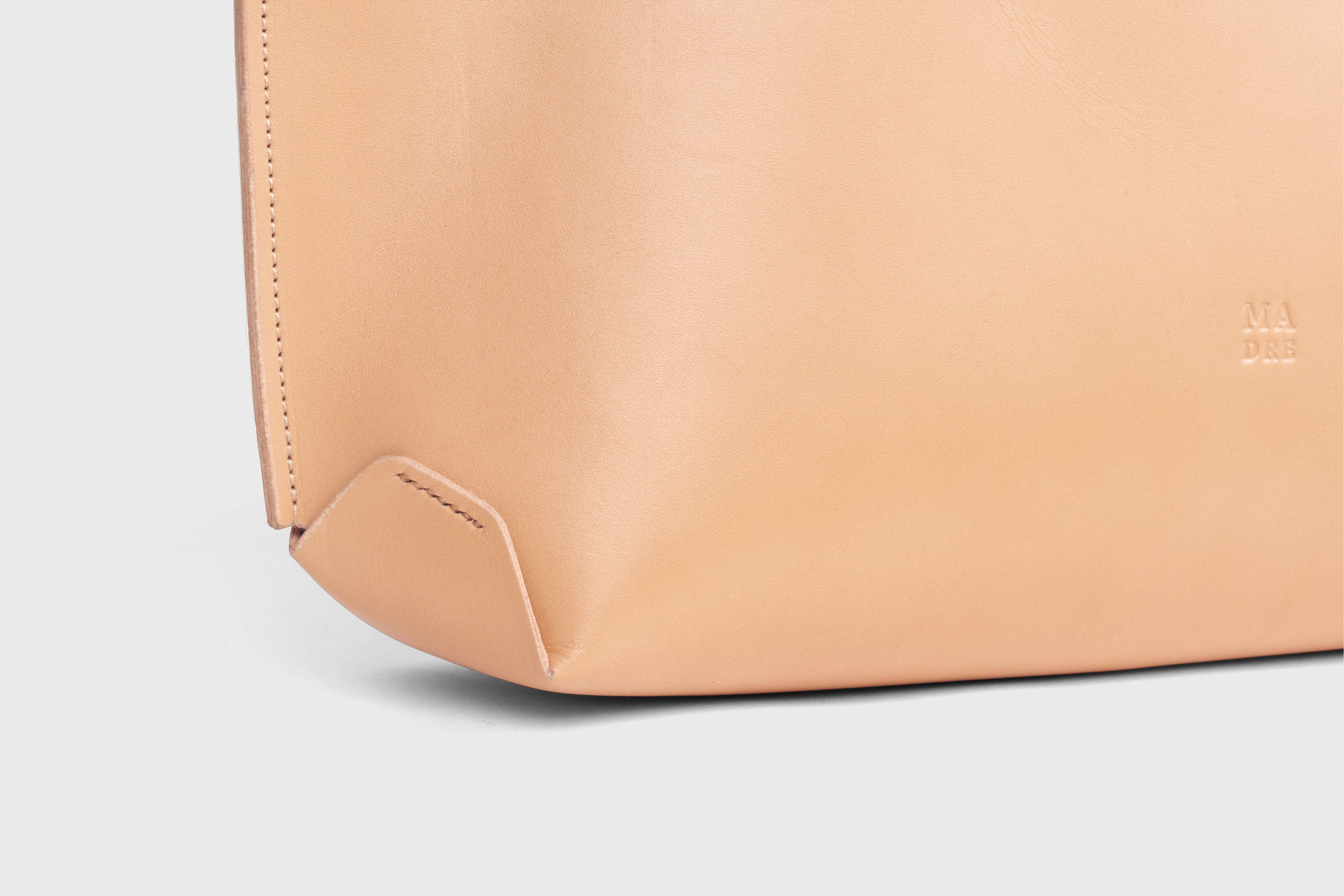 Tote Bag Natural Leather Vegetable Tanned Leather Natural Minimalistic Design By Manuel Dreesmann Atelier Madre Barcelona Spain