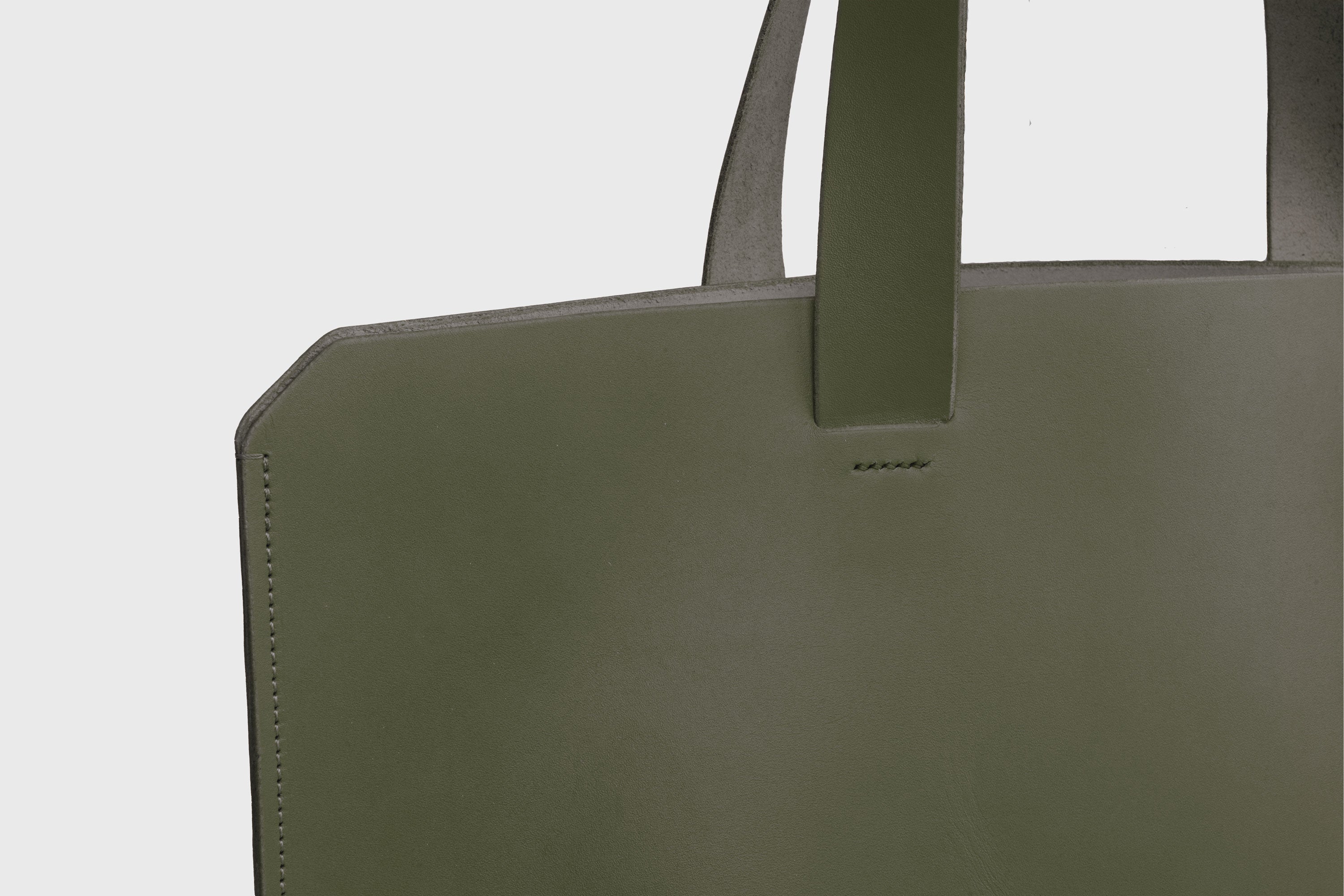 Tote Bag Leather Olive Green Color  On A Woman Model Vegetable Tanned Leather Natural Minimalistic Design By Manuel Dreesmann Atelier Madre Barcelona Spain