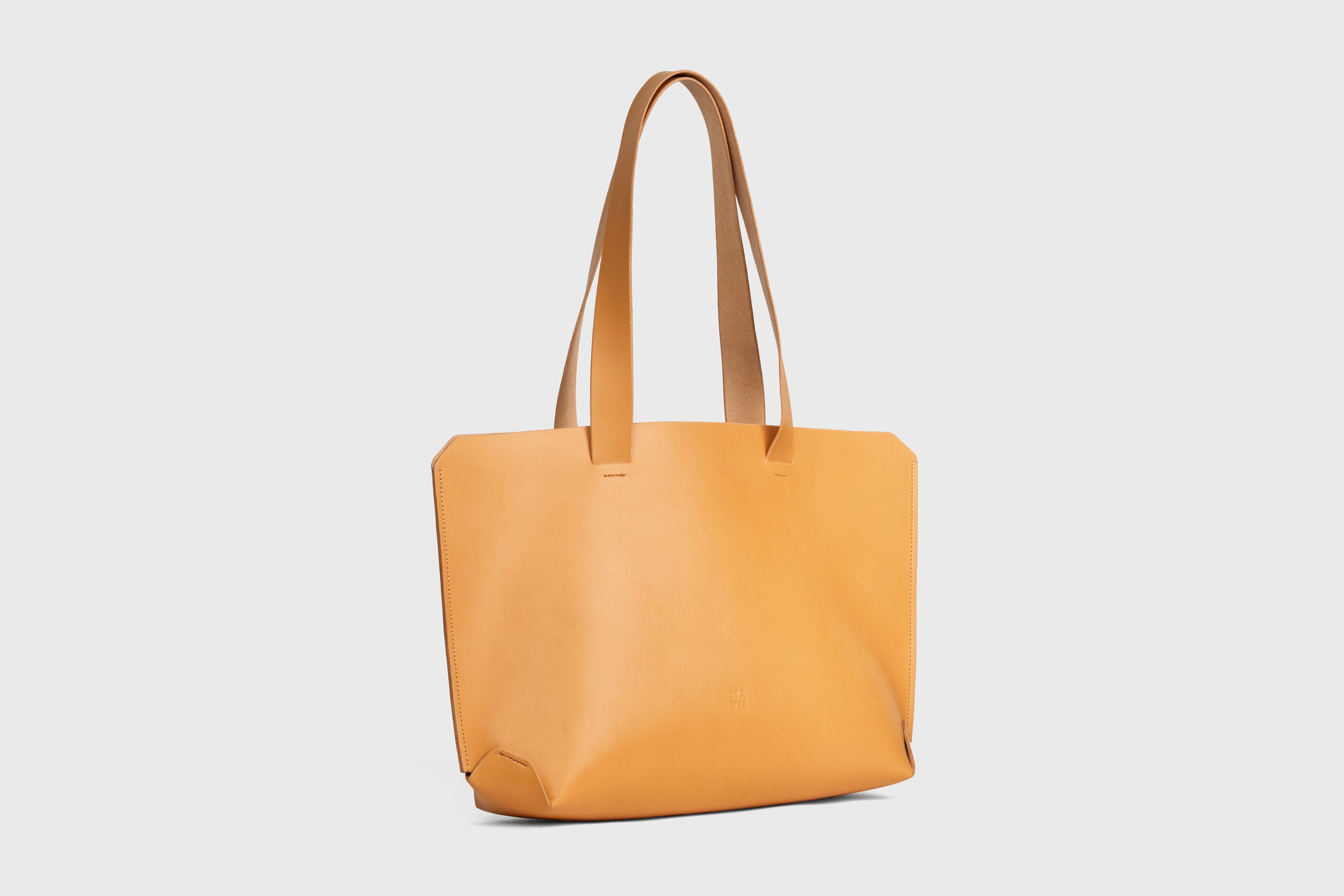 Tote H Bag In Brown Color In Vegetable Tanned Leather Minimalistic Design Open Top Atelier Madre Manuel Dreesmann Barcelona Spain