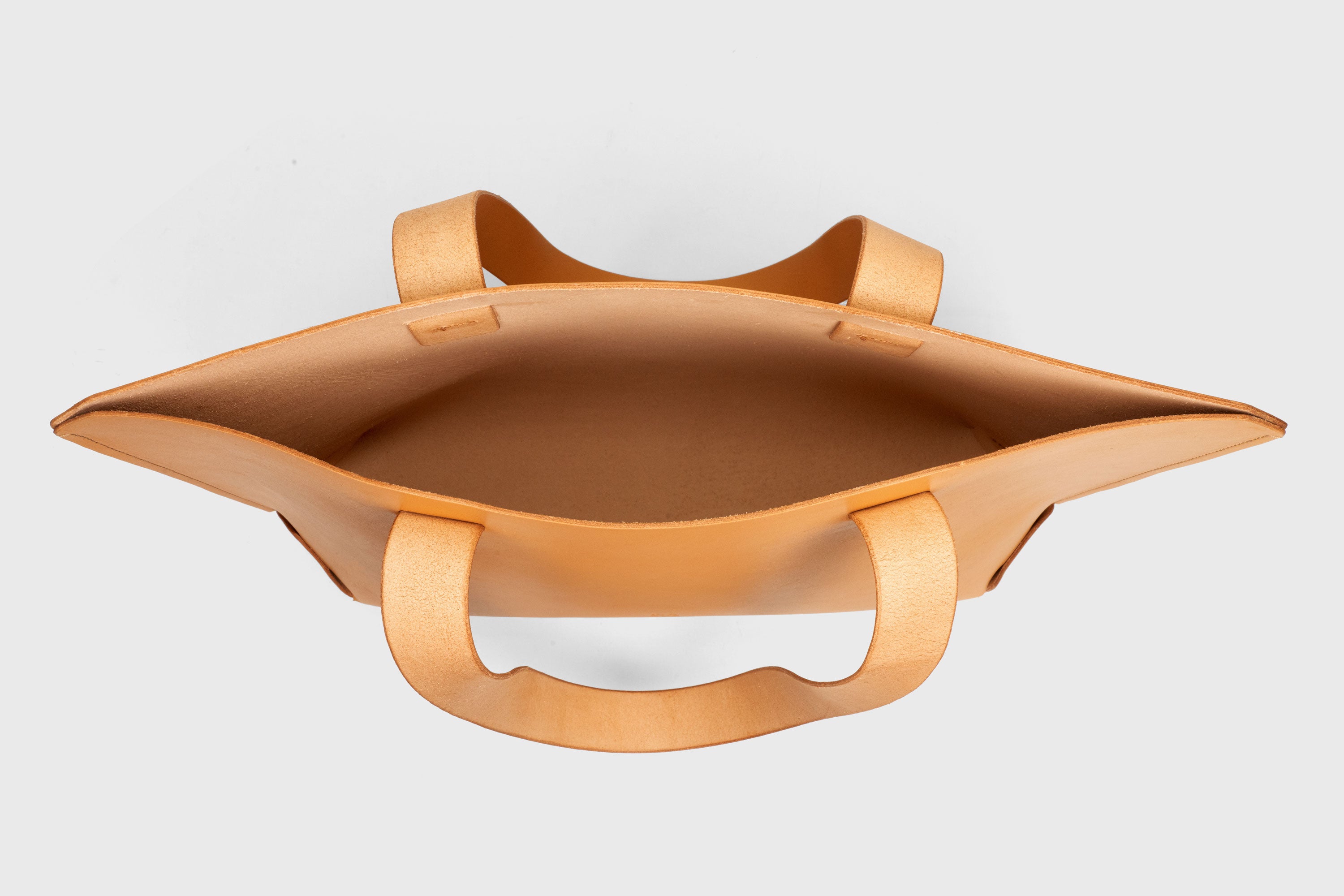 Tote H Bag In Brown Color In Vegetable Tanned Leather Minimalistic Design Open Top Atelier Madre Manuel Dreesmann Barcelona Spain