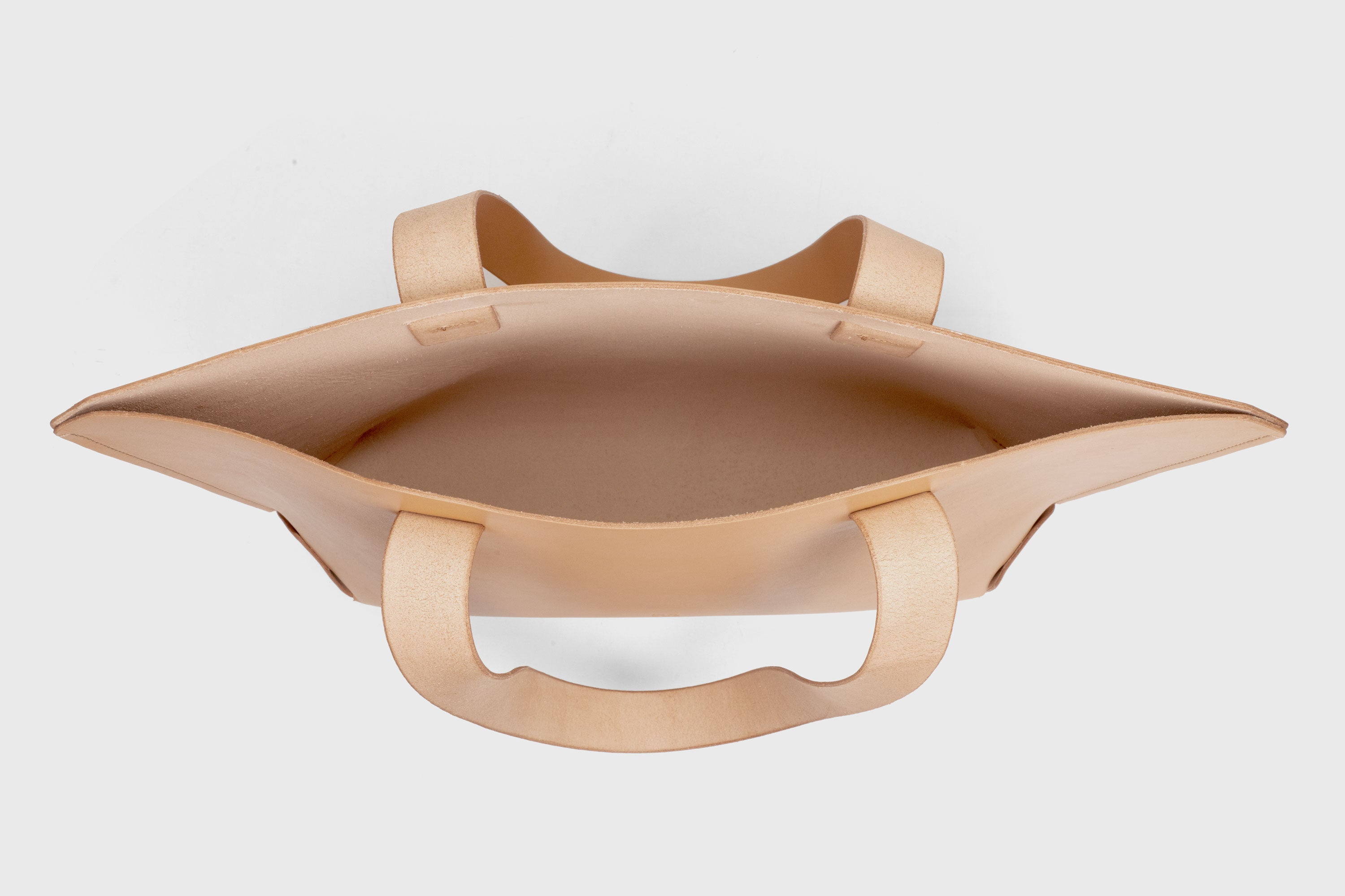 Tote H Bag In Natural Color In Vegetable Tanned Leather Minimalistic Design Open Top Atelier Madre Manuel Dreesmann Barcelona Spain