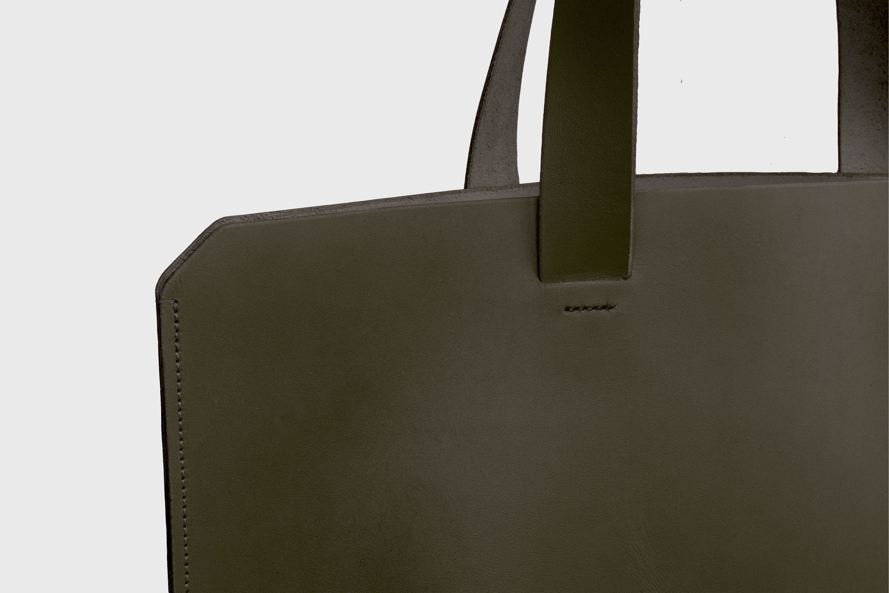 Tote H Bag In Olive Green Color In Vegetable Tanned Leather Minimalistic Design Open Top Atelier Madre Manuel Dreesmann Barcelona Spain
