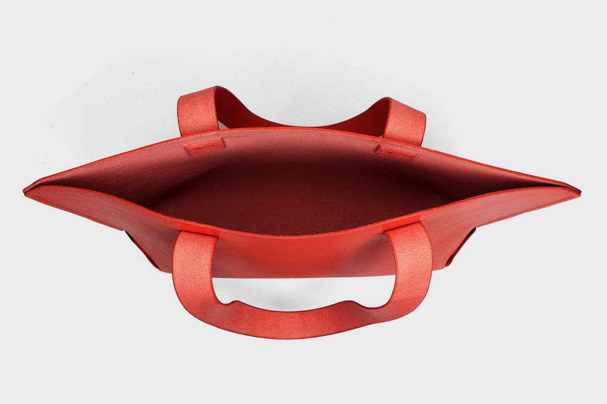Tote Horizontal Bag Red Leather Minimalistic Design Atelier Madre Manuel Dreesmann Barcelona Spain 5