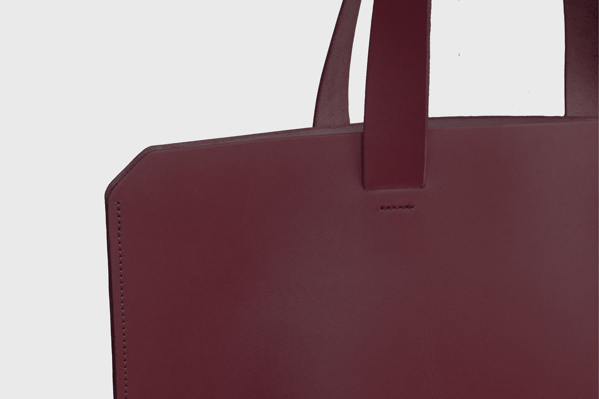 Tote Horizontal Burgundy Leather Tote Atelier Madre Manuel Dreesmann Barcelona Spain 3