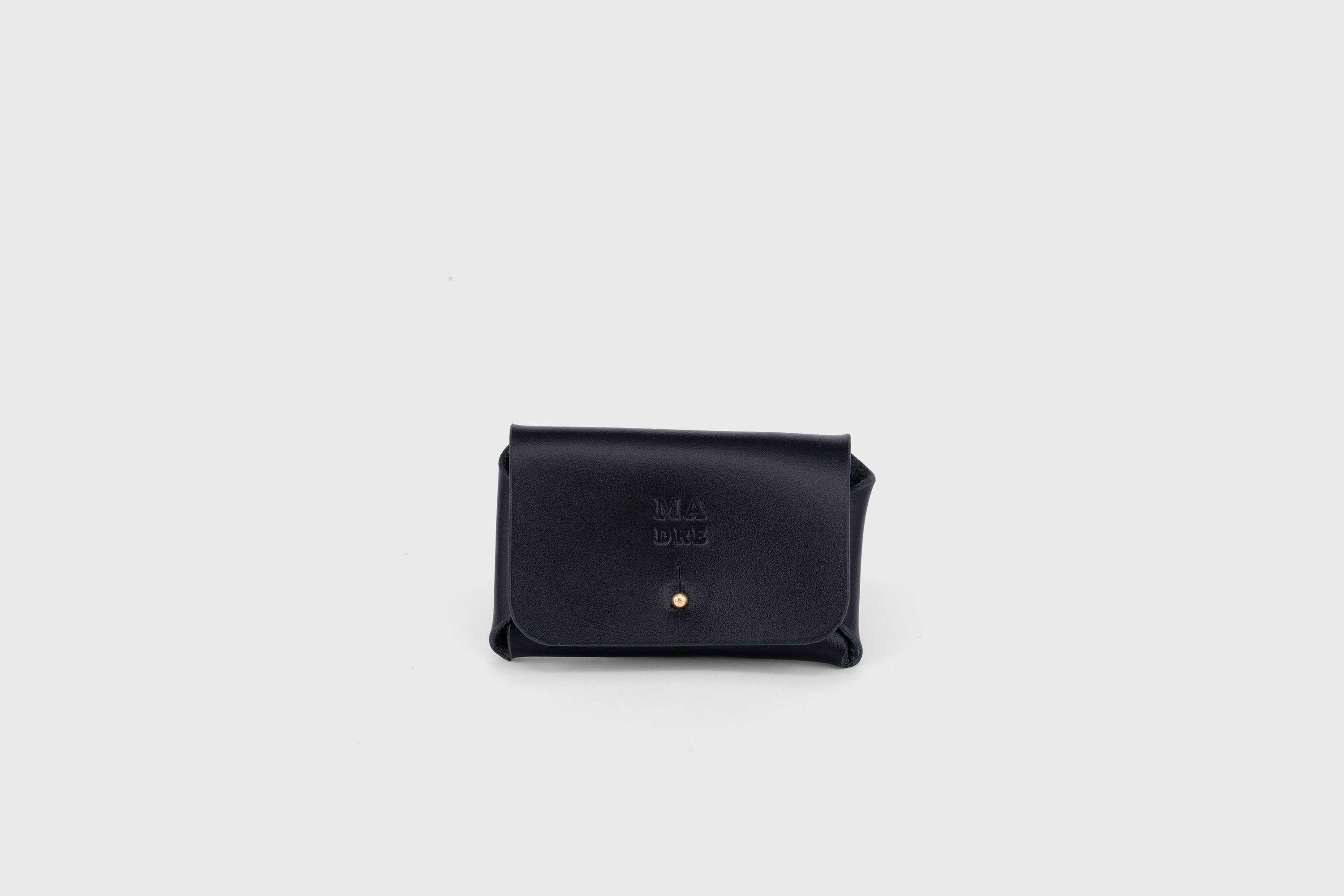 Leather wallet cardholder horizontal design black color minimalist design atelier madre manuel dreesmann barcelona