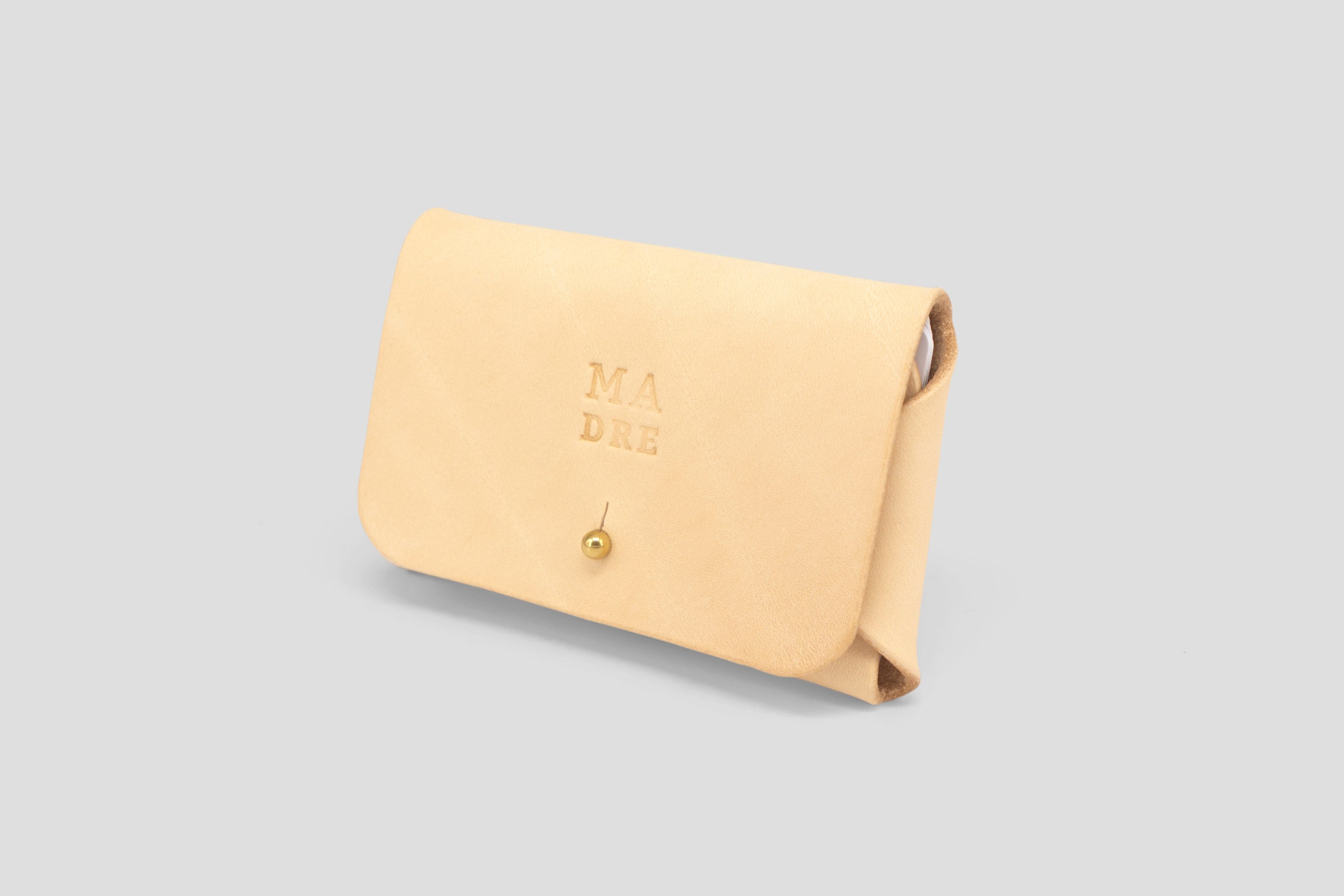 Leather wallet cardholder horizontal design Natural color minimalist design atelier madre manuel dreesmann barcelona