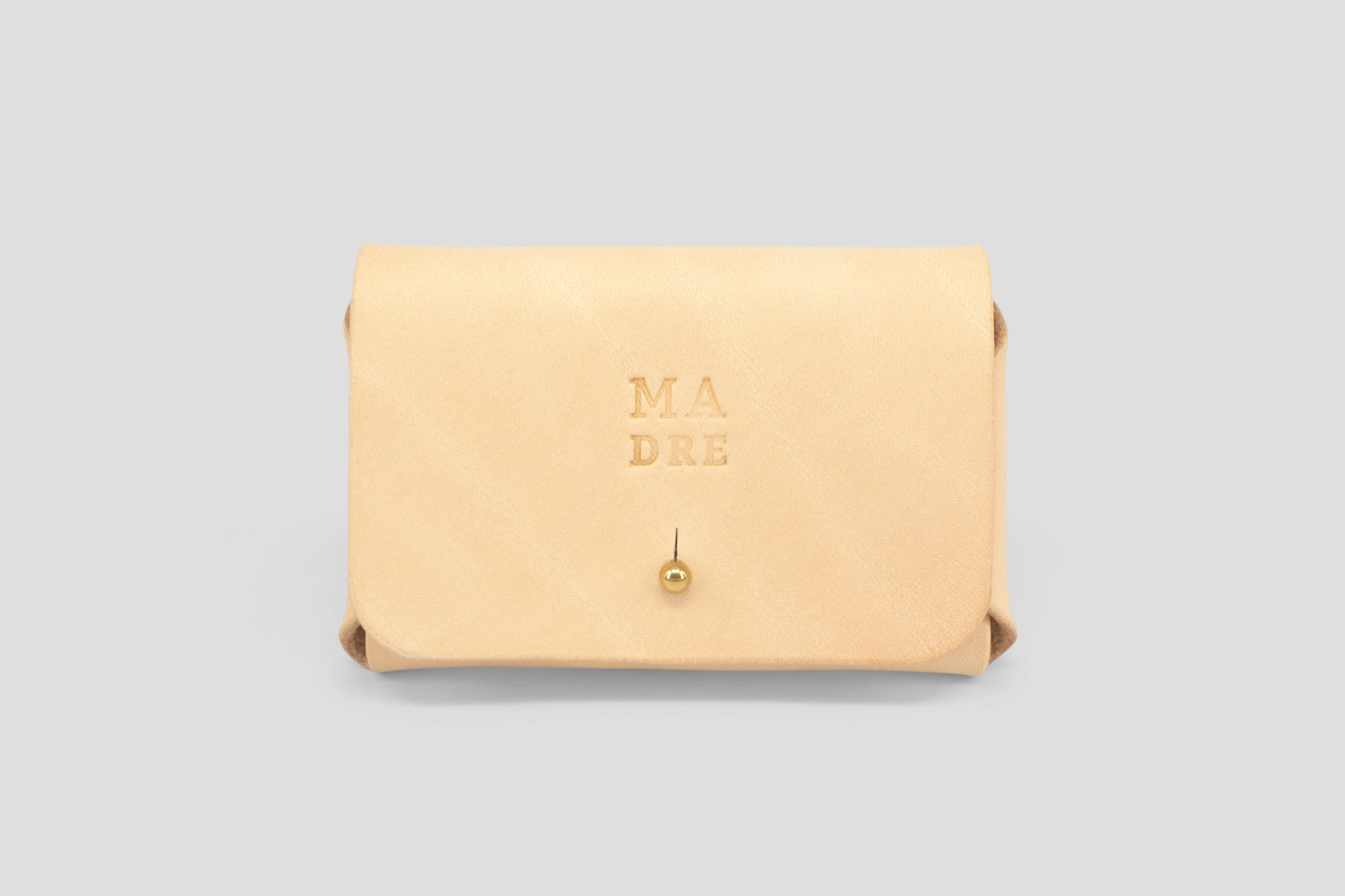 Leather wallet cardholder horizontal design Natural color minimalist design atelier madre manuel dreesmann barcelona