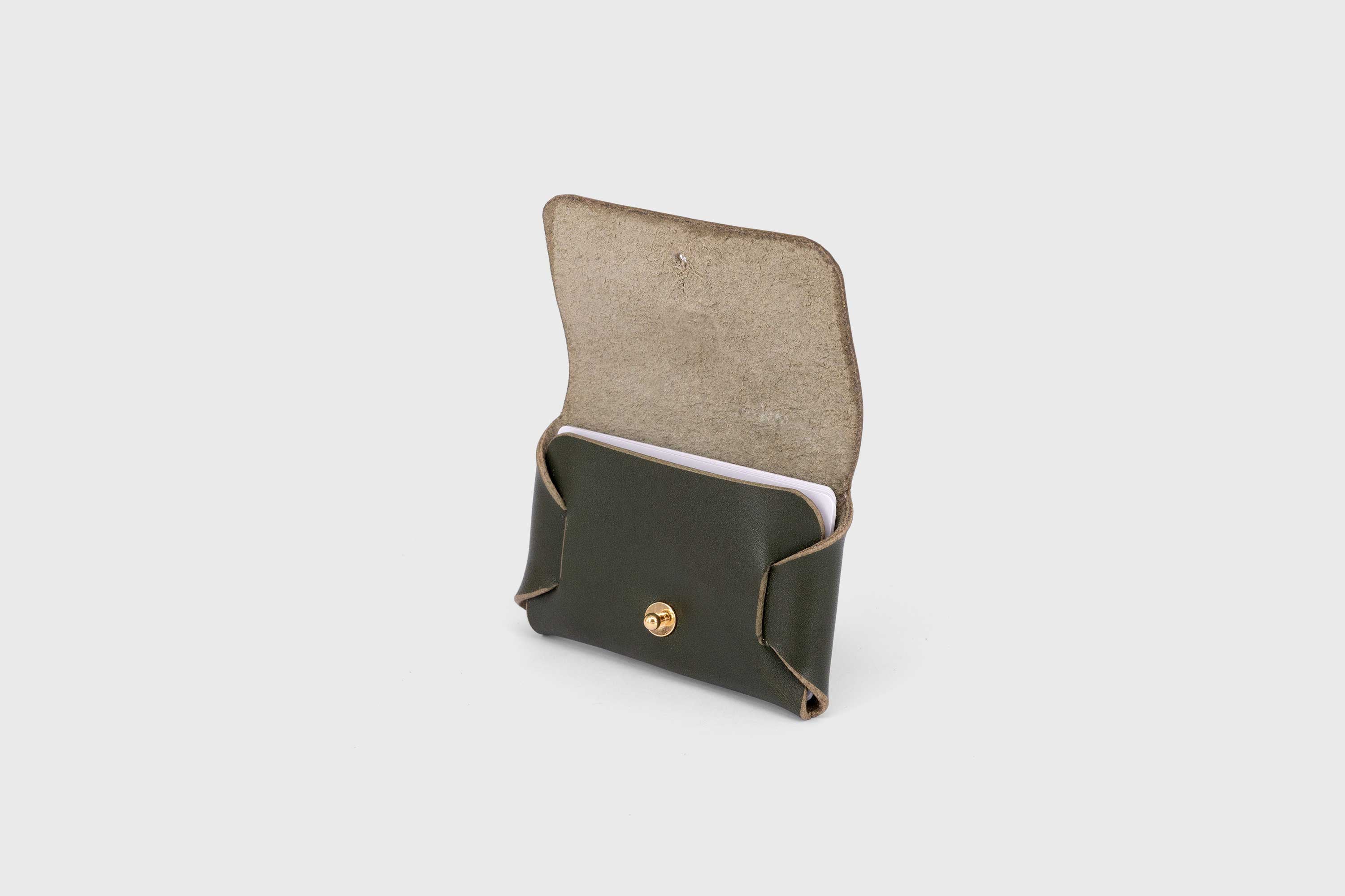 Leather wallet cardholder horizontal design olive green color minimalist design atelier madre manuel dreesmann barcelona