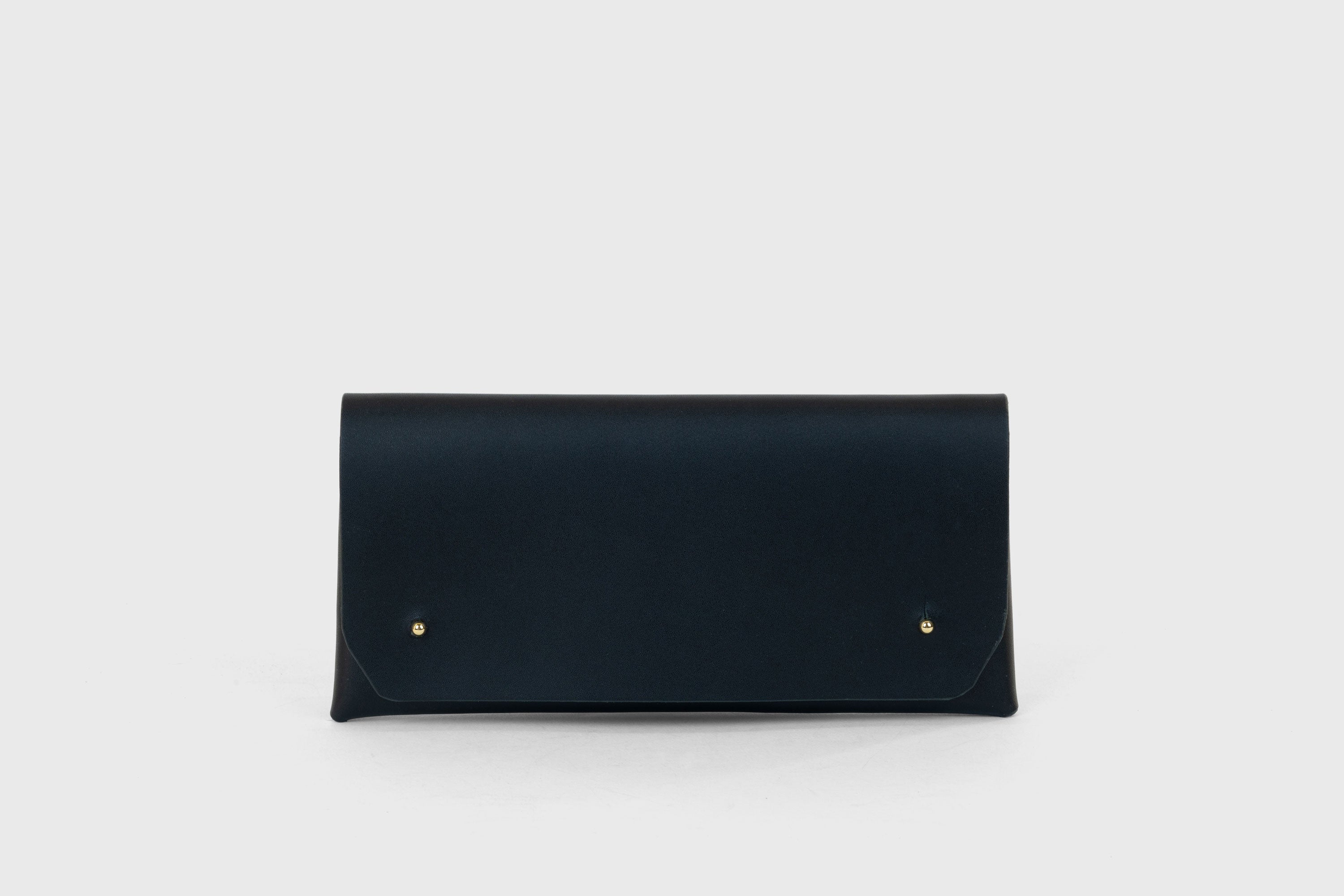 Wallet Pouch Black Color Leather Cardholder Phone Minimalistic Design Vegetable Tanned Leather Full Grain Premium Quality Atelier Madre Manuel Dreesmann Barcelona Spain