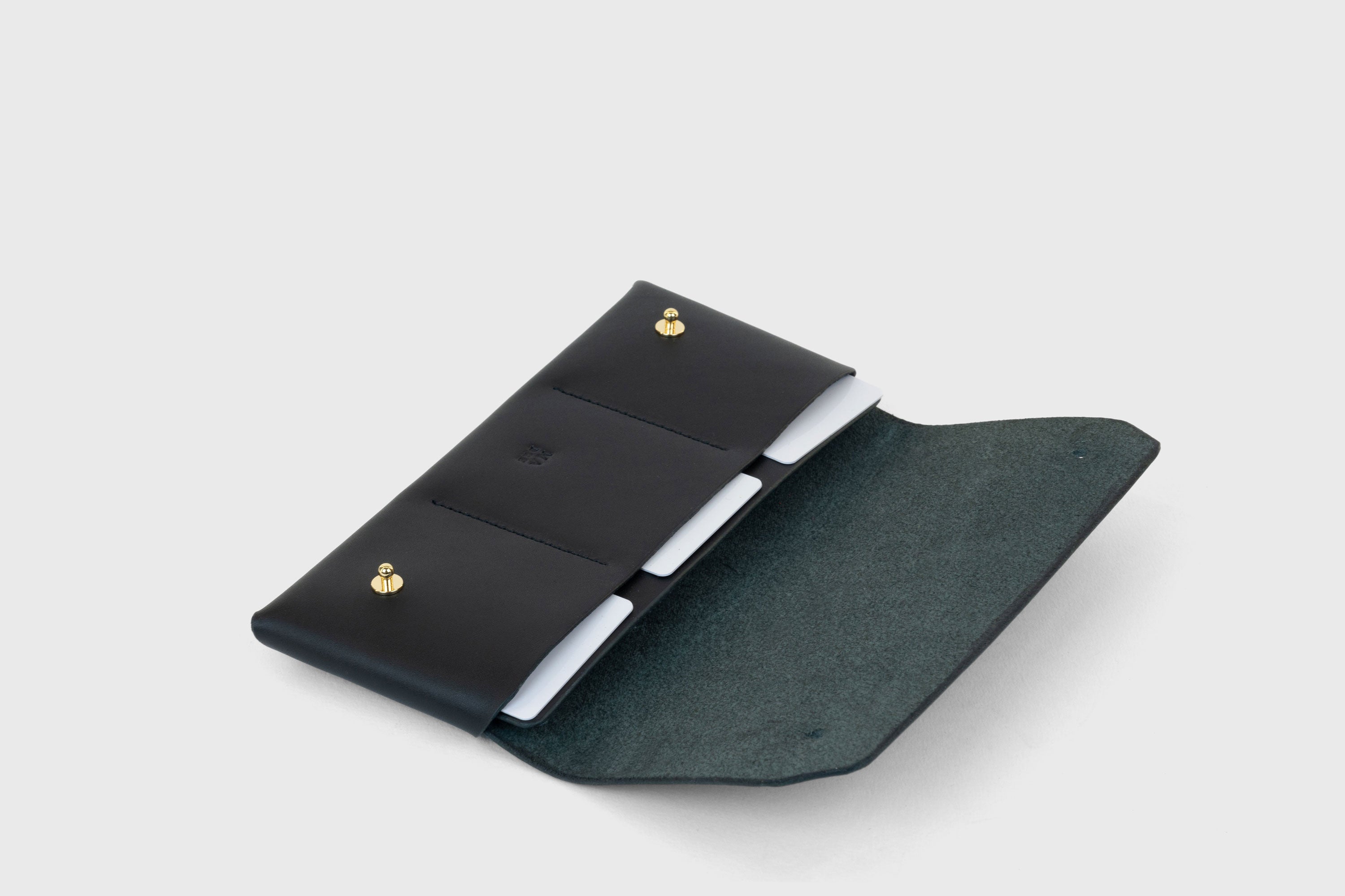 Wallet Pouch Black Color Leather Cardholder Phone Minimalistic Design Vegetable Tanned Leather Full Grain Premium Quality Atelier Madre Manuel Dreesmann Barcelona Spain