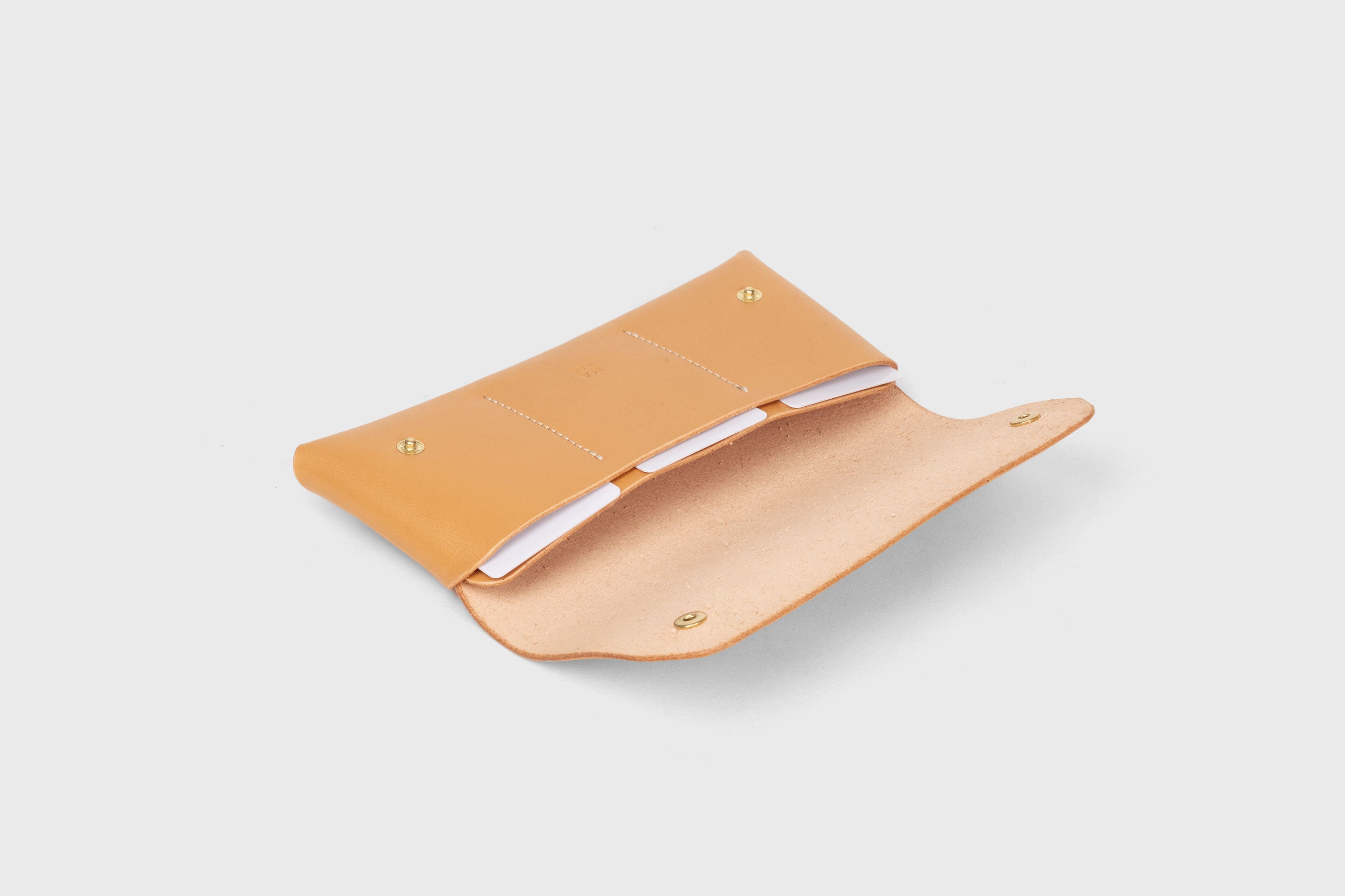 Wallet Pouch Brown Leather Cardholder Phone Minimalistic Design Vegetable Tanned Leather Full Grain Premium Quality Atelier Madre Manuel Dreesmann Barcelona Spain