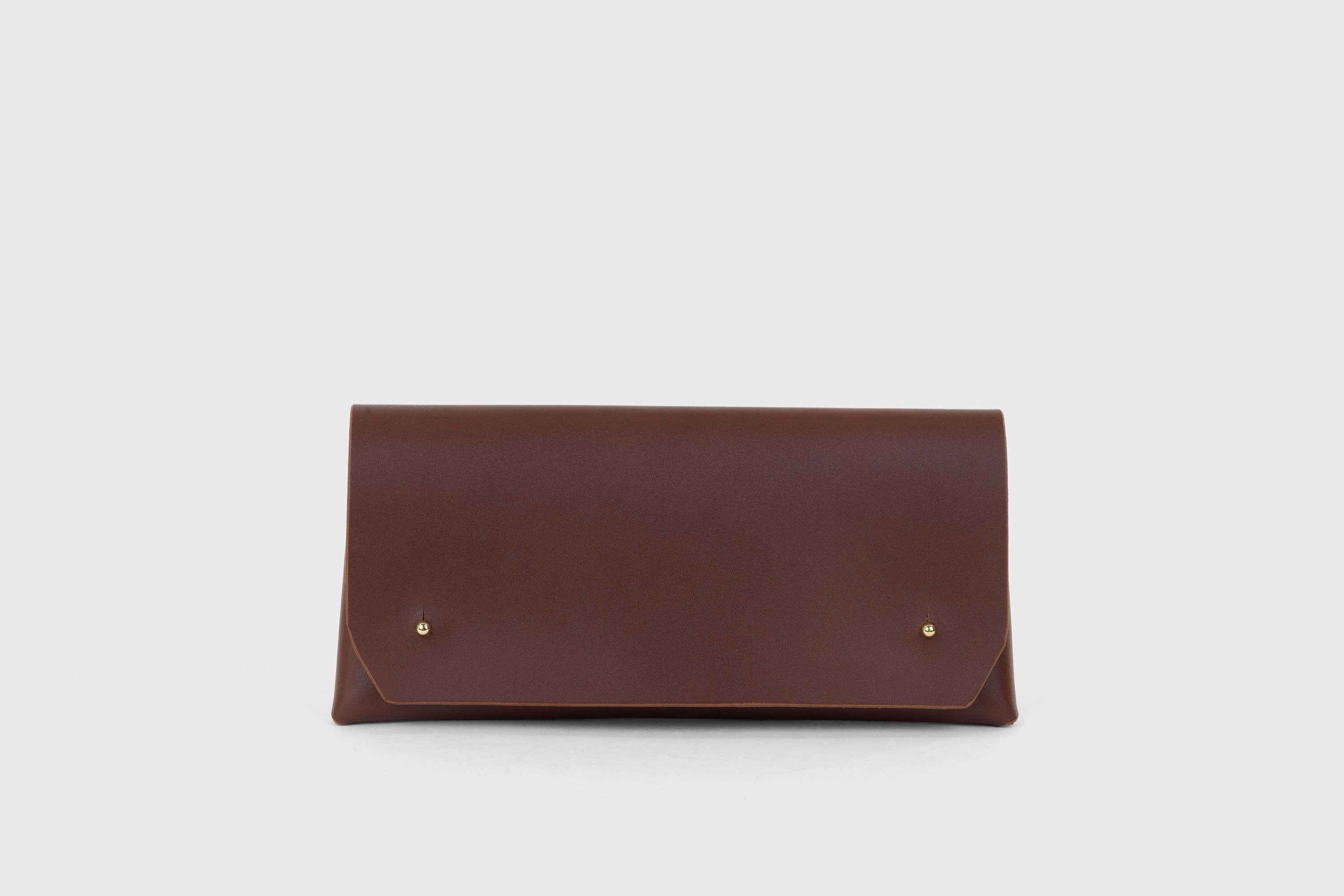 Wallet Pouch Dark Brown Color Leather Cardholder Phone Minimalistic Design Vegetable Tanned Leather Full Grain Premium Quality Atelier Madre Manuel Dreesmann Barcelona Spain