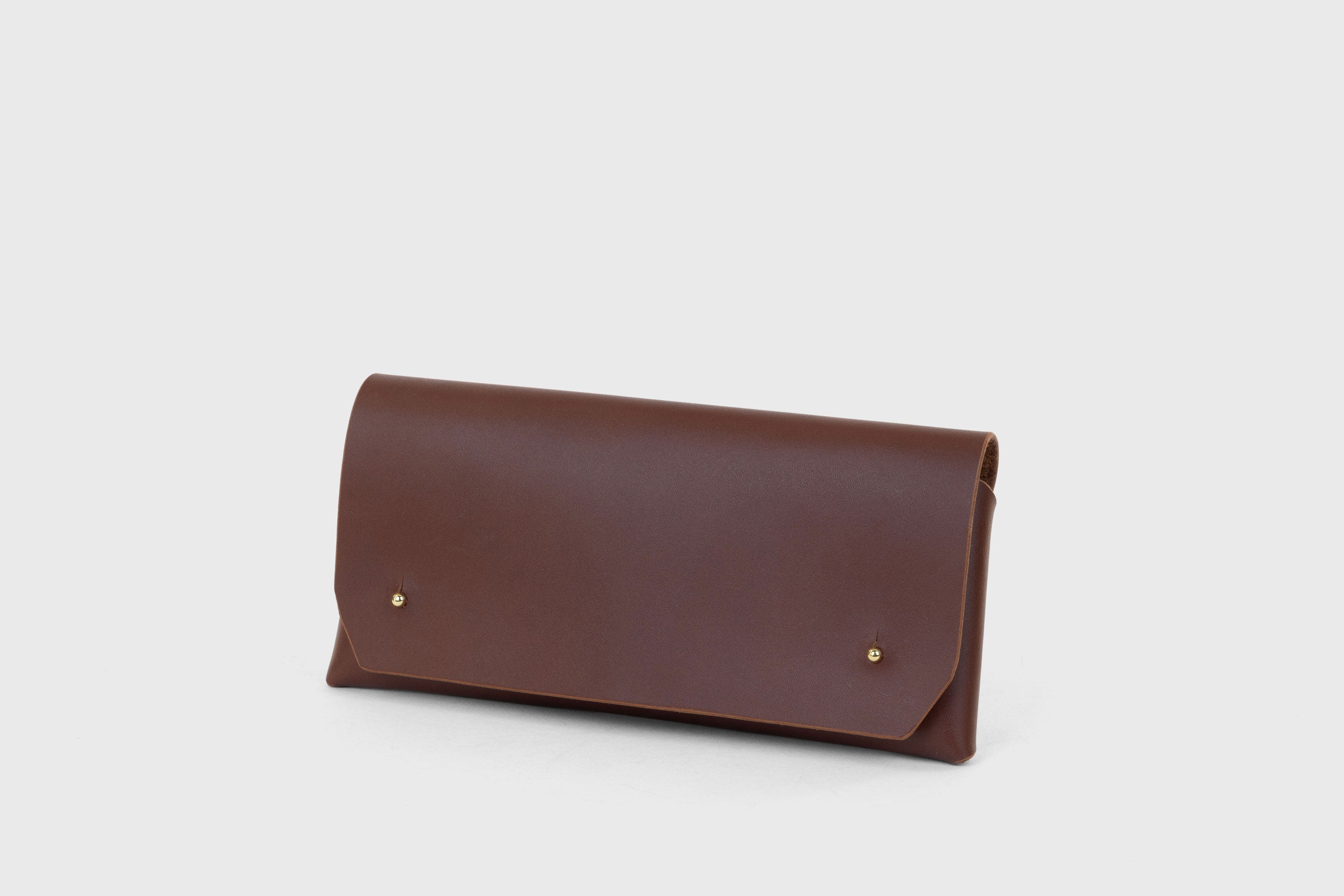 Wallet Pouch Dark Brown Color Leather Cardholder Phone Minimalistic Design Vegetable Tanned Leather Full Grain Premium Quality Atelier Madre Manuel Dreesmann Barcelona Spain