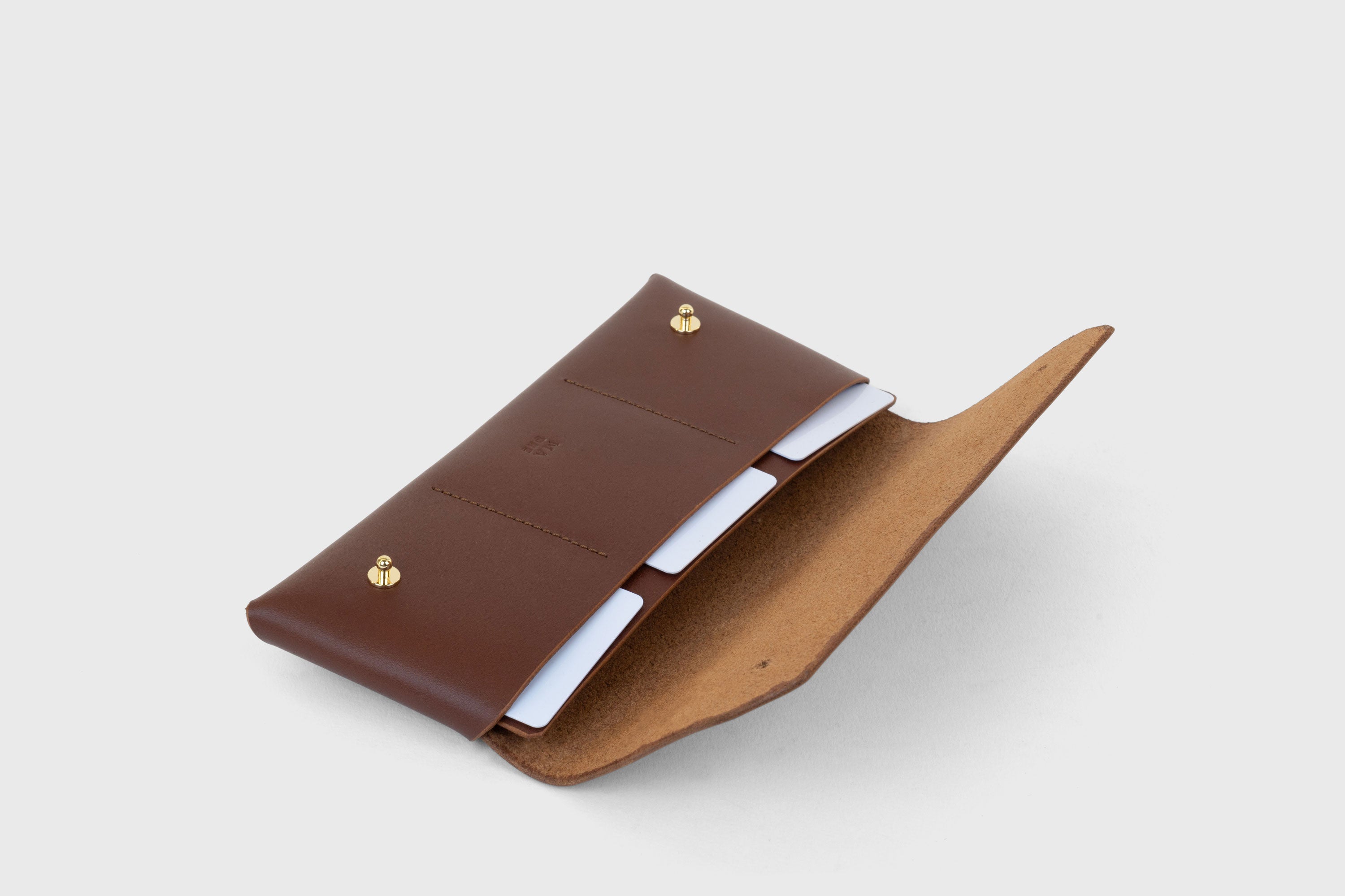 Wallet Pouch Dark Brown Color Leather Cardholder Phone Minimalistic Design Vegetable Tanned Leather Full Grain Premium Quality Atelier Madre Manuel Dreesmann Barcelona Spain
