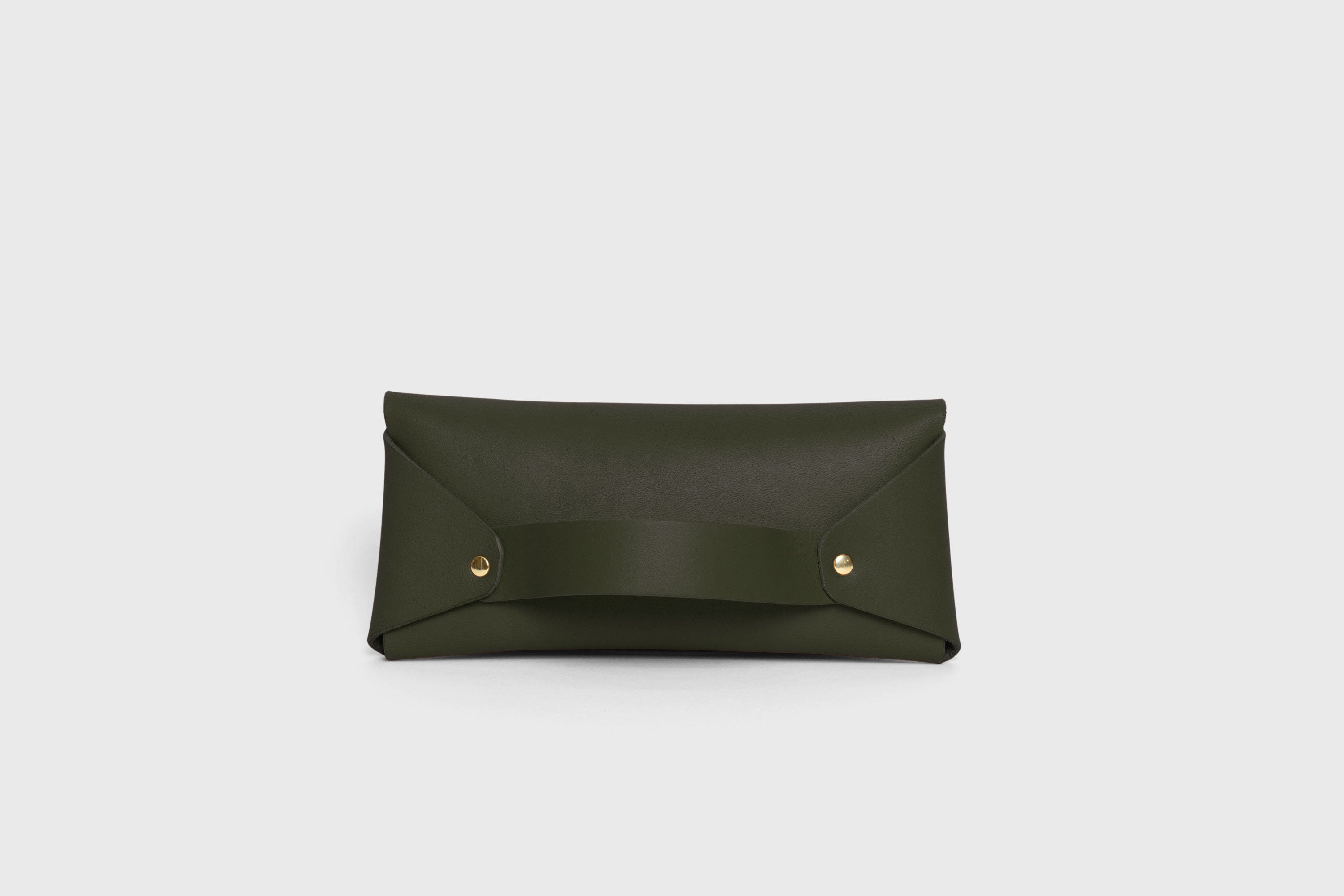 Wallet Pouch Premium Leather Olive Green Color Multi Compartment Handle Minimalist Design Atelier Madre Manuel Dreesmann Barcelona Spain