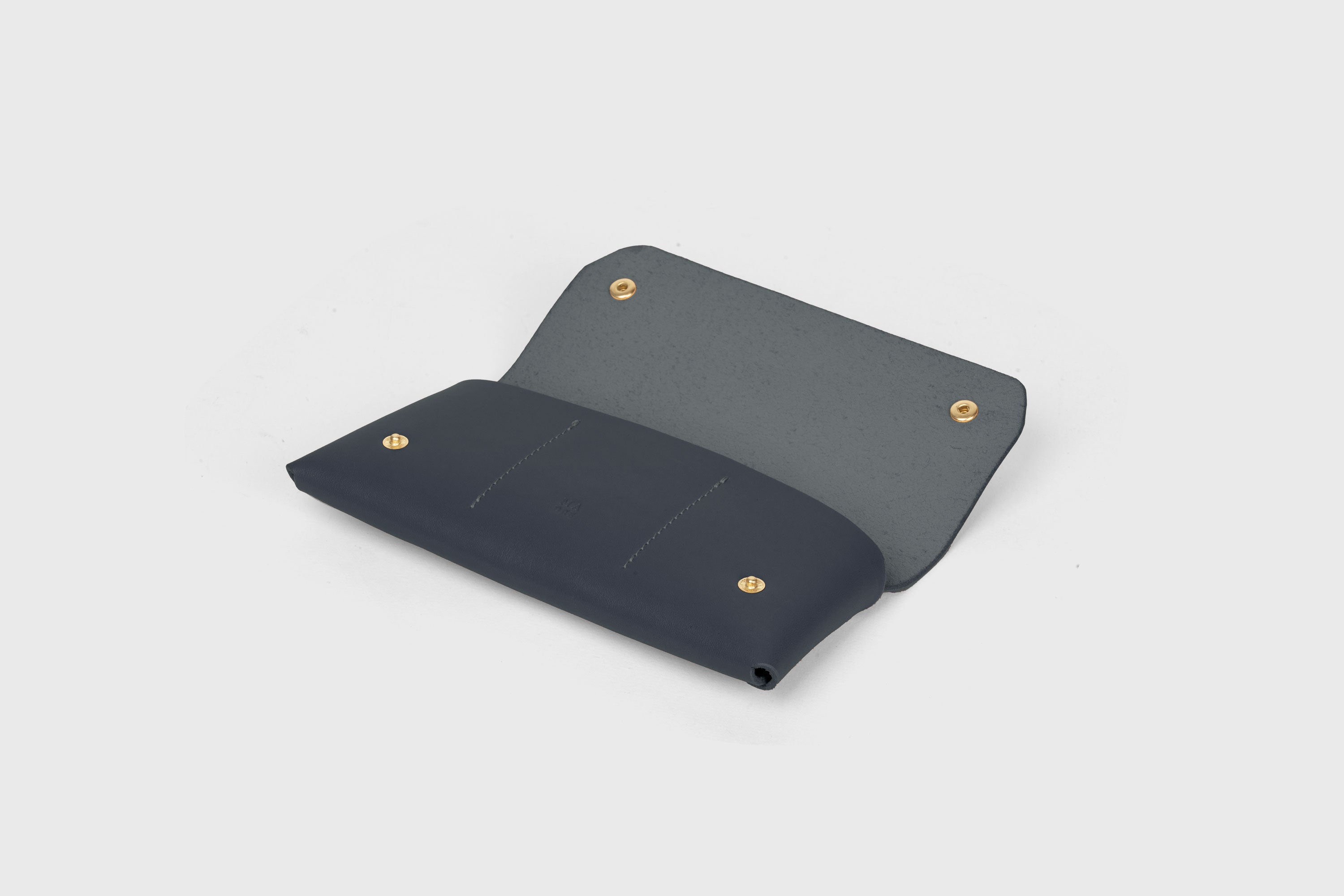 Wallet Pouch Marine Blue Leather Cardholder Phone Minimalistic Design Vegetable Tanned Leather Full Grain Premium Quality Atelier Madre Manuel Dreesmann Barcelona Spain