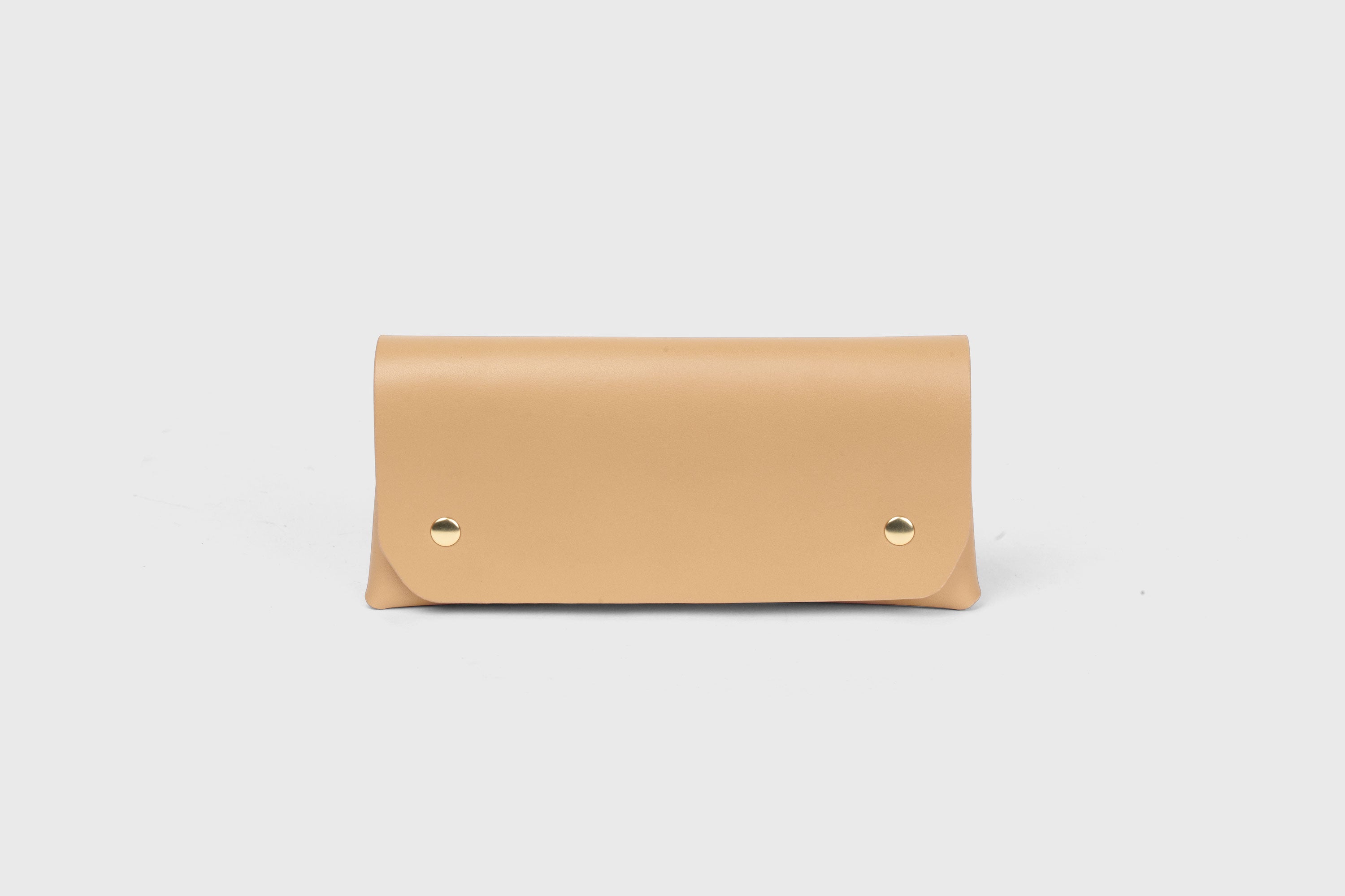 Wallet Pouch Natural Leather Cardholder Phone Minimalistic Design Vegetable Tanned Leather Full Grain Premium Quality Atelier Madre Manuel Dreesmann Barcelona Spain