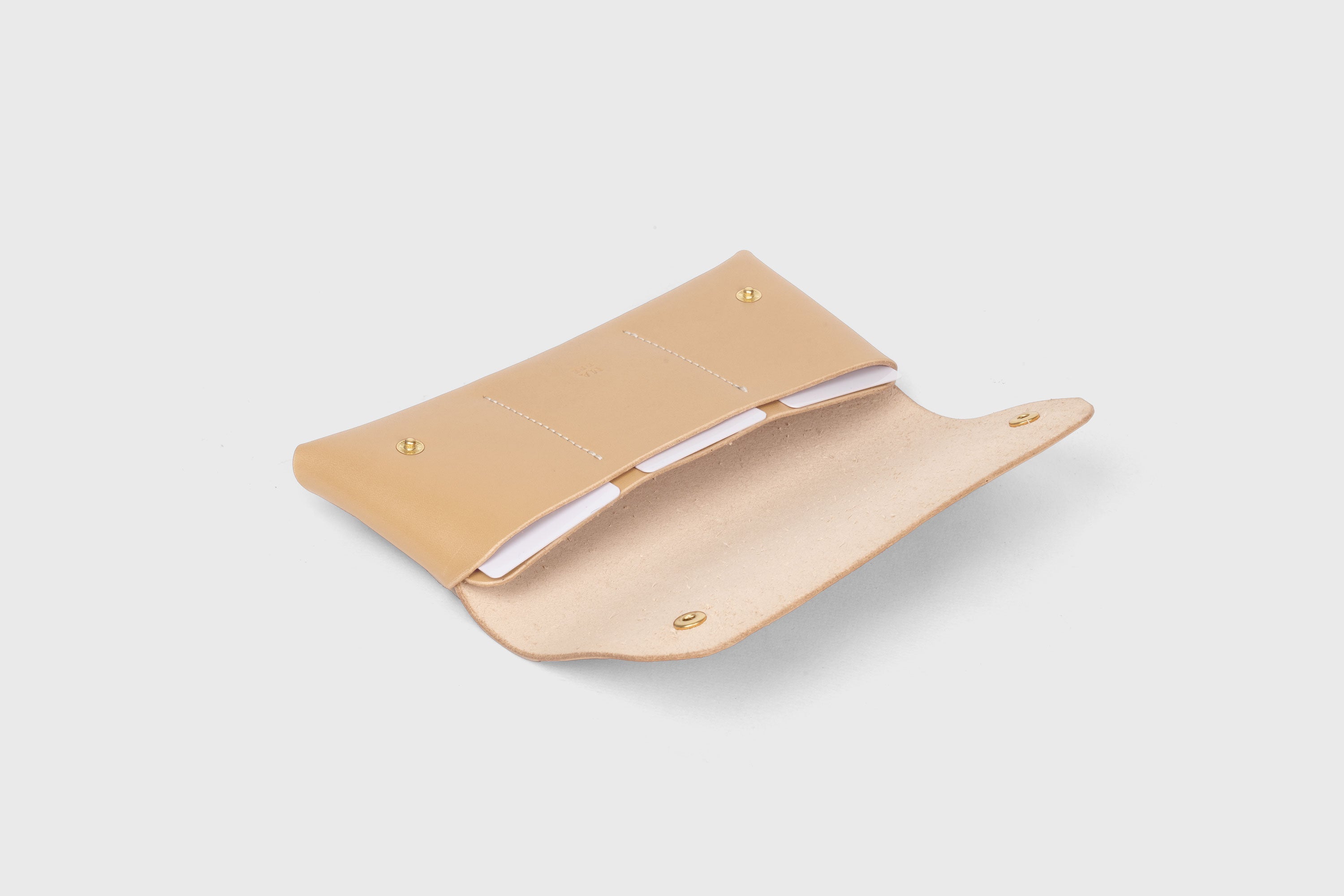 Wallet Pouch Natural Leather Cardholder Phone Minimalistic Design Vegetable Tanned Leather Full Grain Premium Quality Atelier Madre Manuel Dreesmann Barcelona Spain