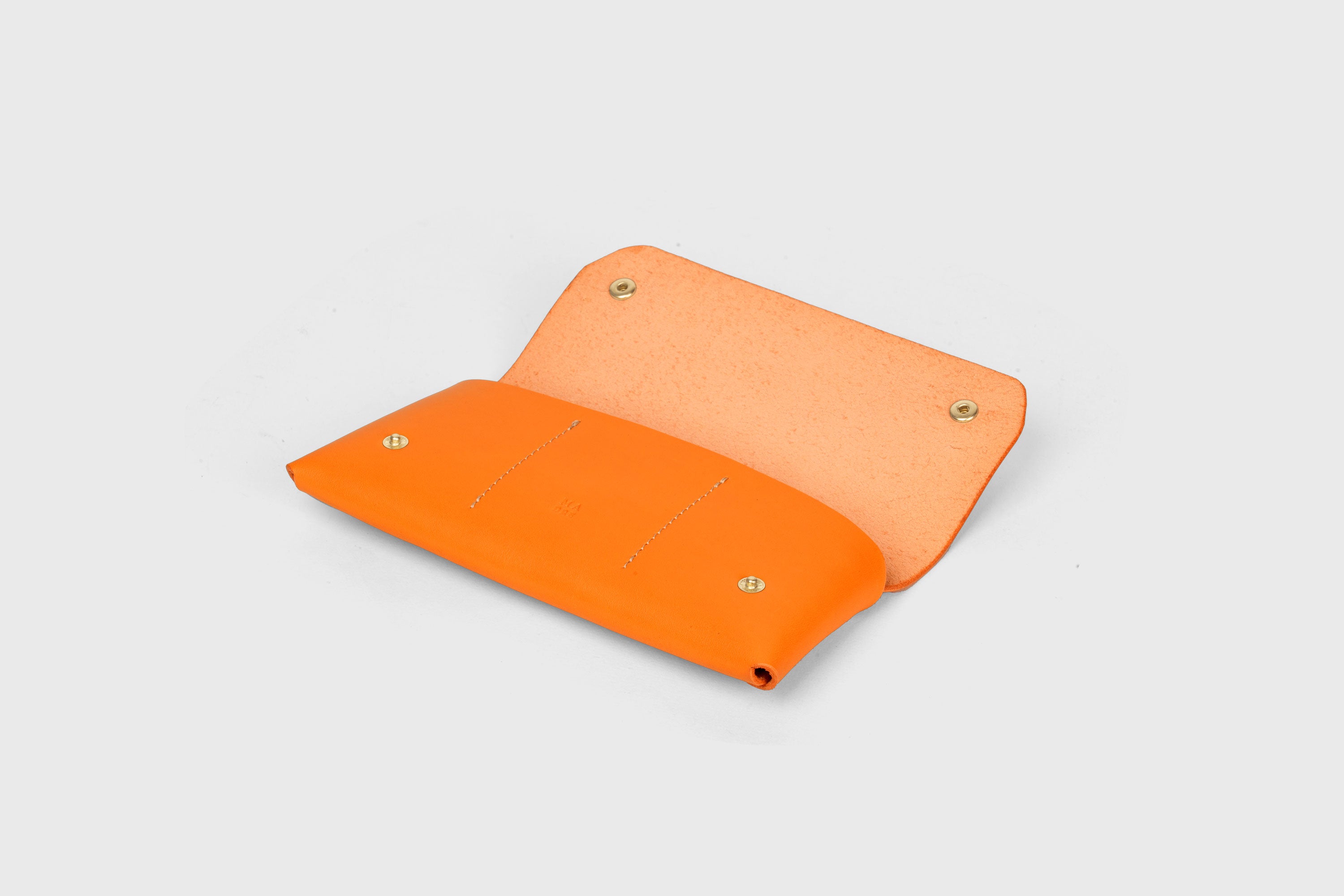 Wallet Pouch Orange Leather Cardholder Phone Minimalistic Design Vegetable Tanned Leather Full Grain Premium Quality Atelier Madre Manuel Dreesmann Barcelona Spain