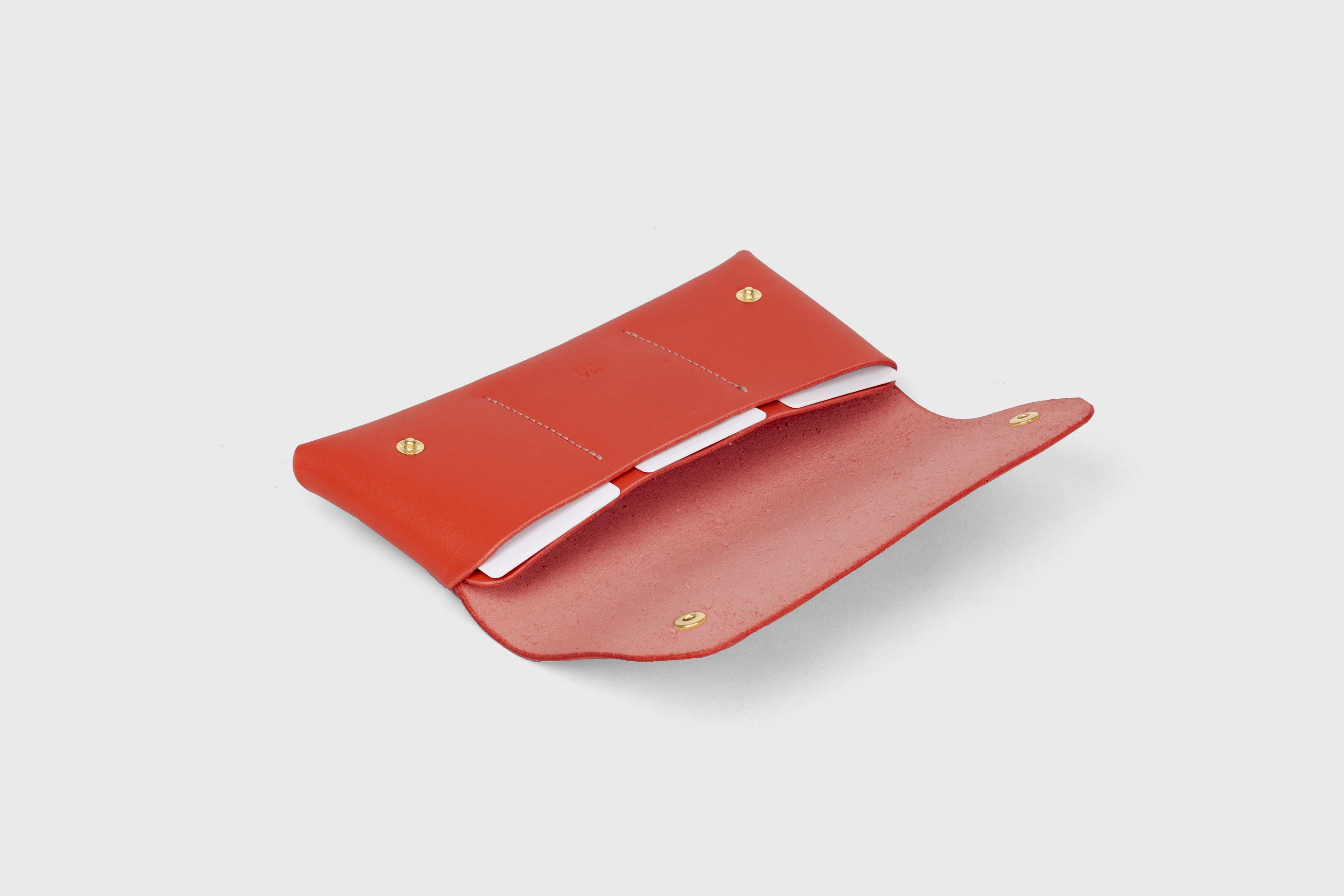 Wallet Pouch Red Leather Cardholder Phone Minimalistic Design Vegetable Tanned Leather Full Grain Premium Quality Atelier Madre Manuel Dreesmann Barcelona Spain