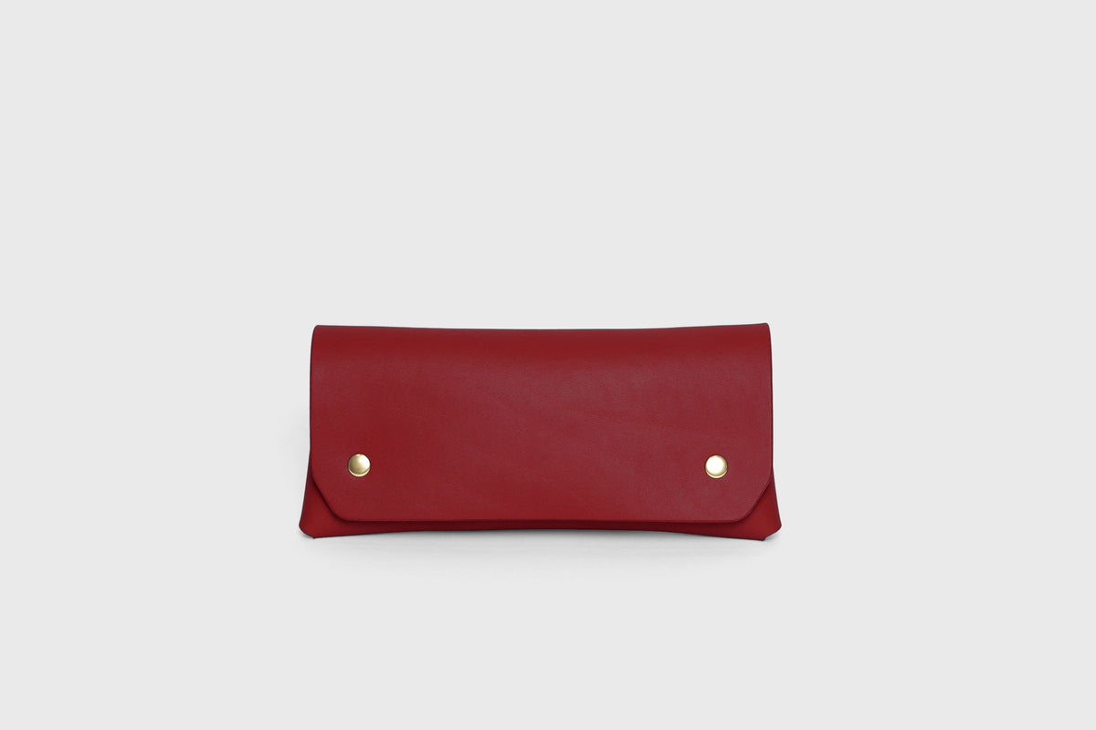 Wallet Pouch with Handle Red Colour Leather Vegetable Tanned Modern Minimal Design Premium Quality Atelier Madre Manuel Dreesmann Barcelona 1