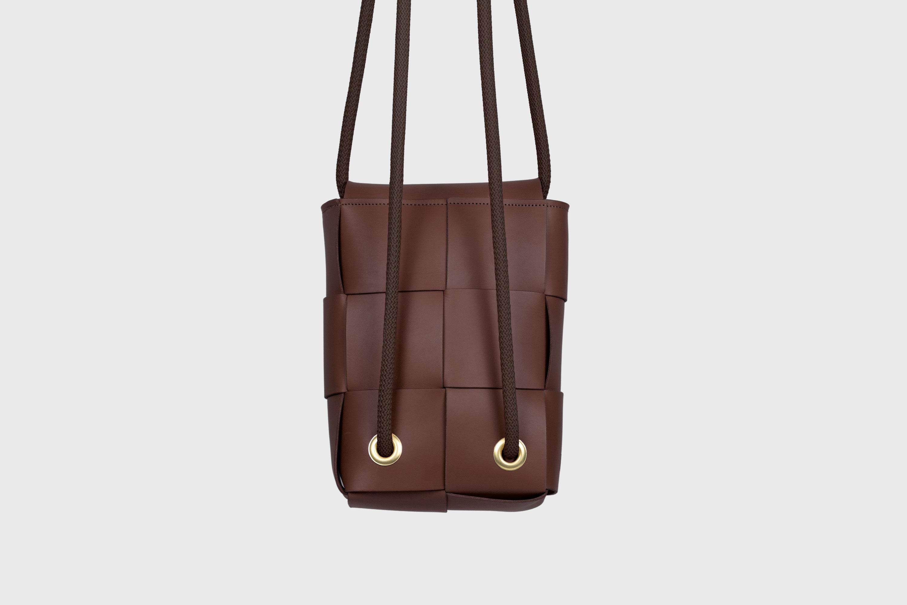 Woven Backpack Dark Brown Color Leather Weave Full Grain Vegetable Tanned Leather Premium Quality Minimalistic Modern Designer Atelier Madre Barcelona Spain