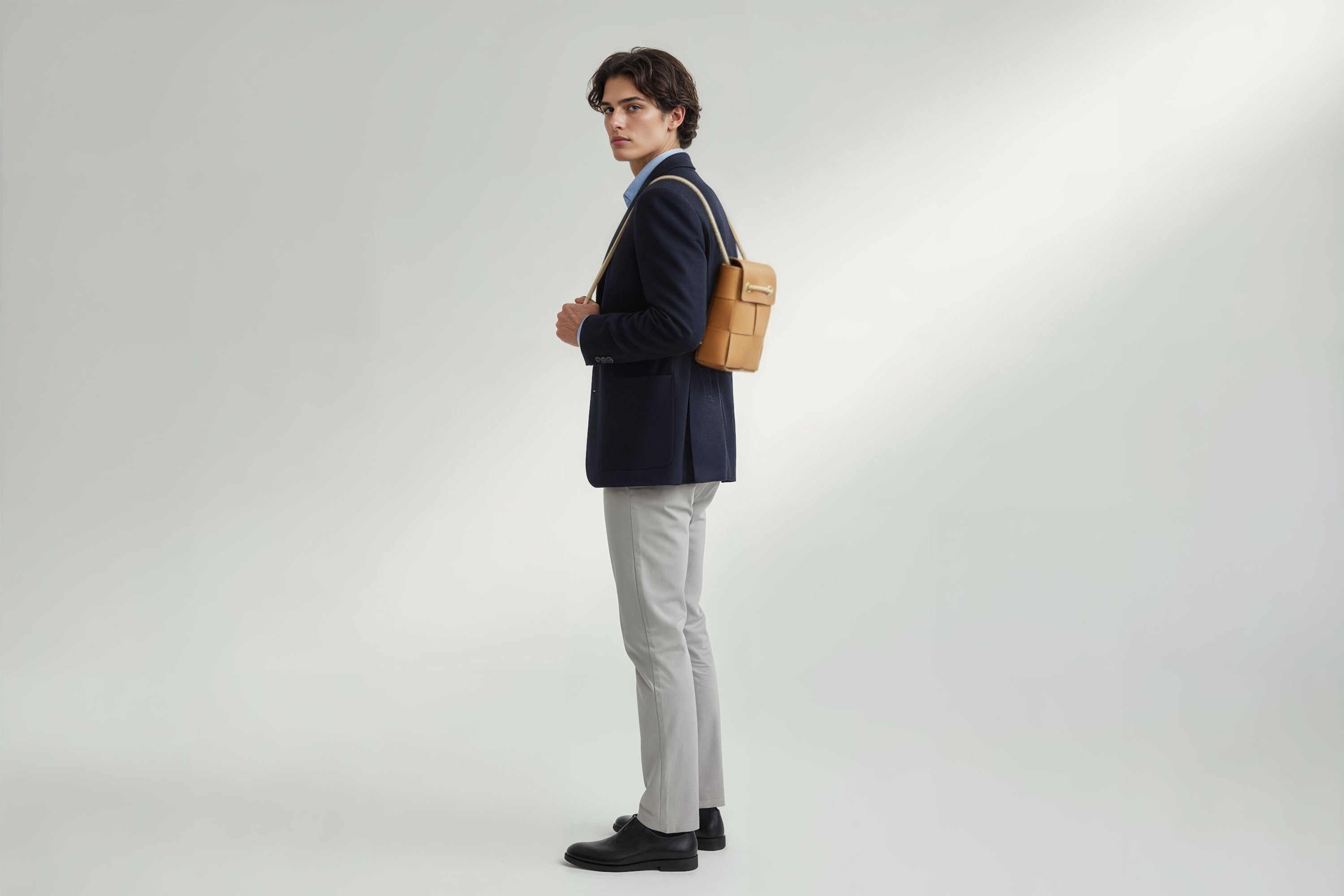 Woven Backpack Medium Brown Leather On Model Minimalistic Design Atelier Madre Manuel Dreesmann Barcelona