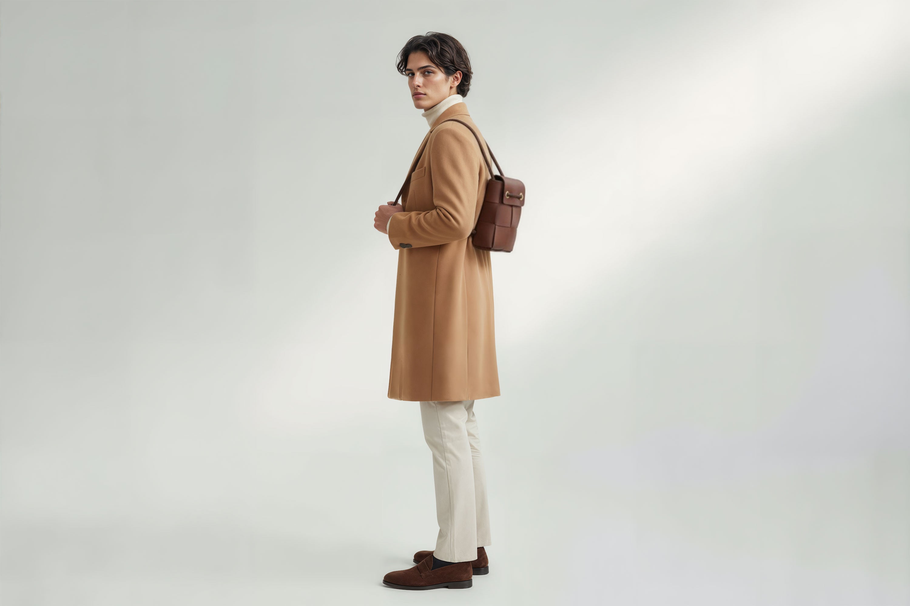 Woven Backpack Medium Dark Brown Leather On Model Minimalistic Design Atelier Madre Manuel Dreesmann Barcelona