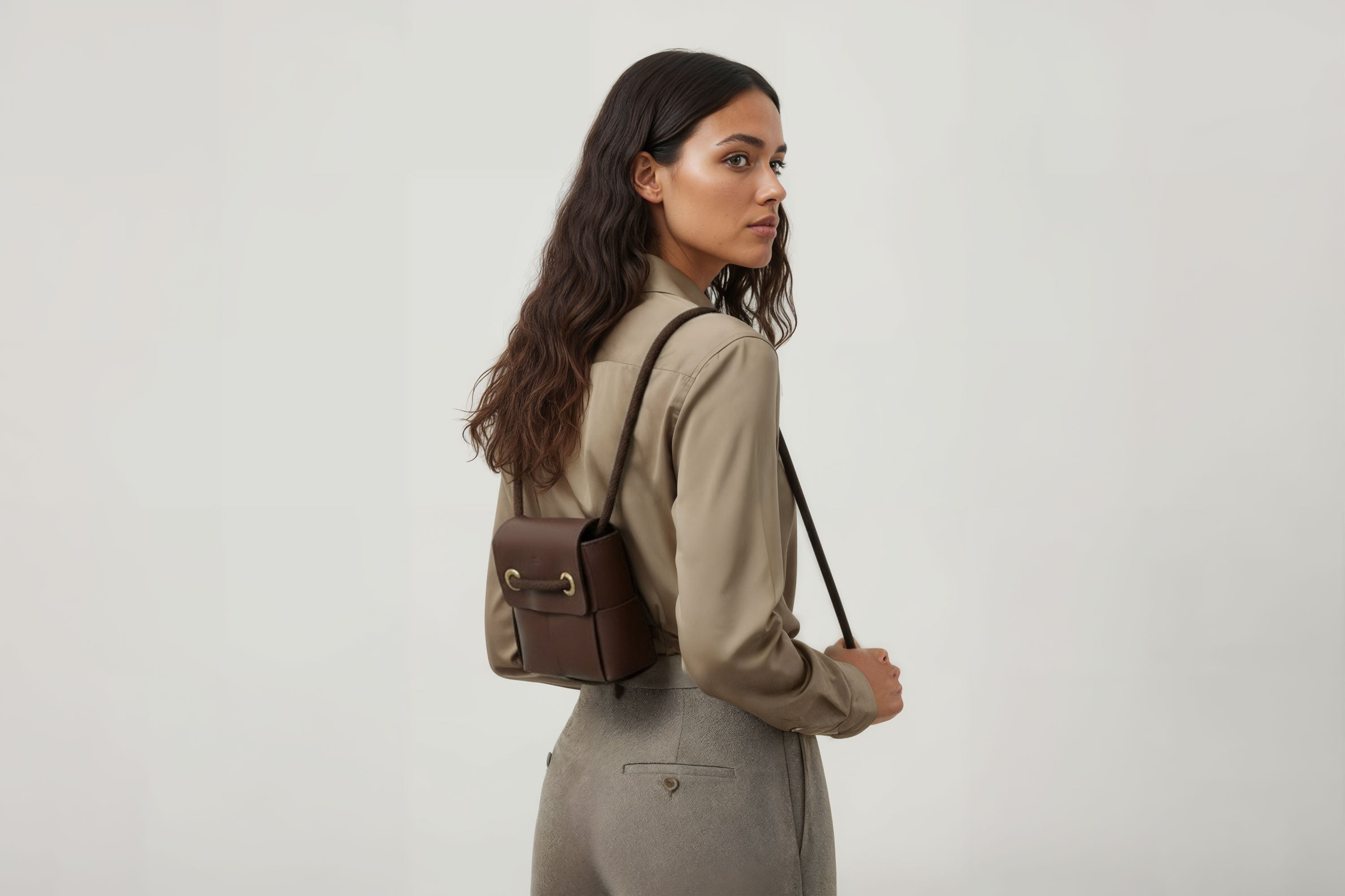 Woven Backpack Small Dark Brown Leather On Model Minimalistic Design Atelier Madre Manuel Dreesmann Barcelona 