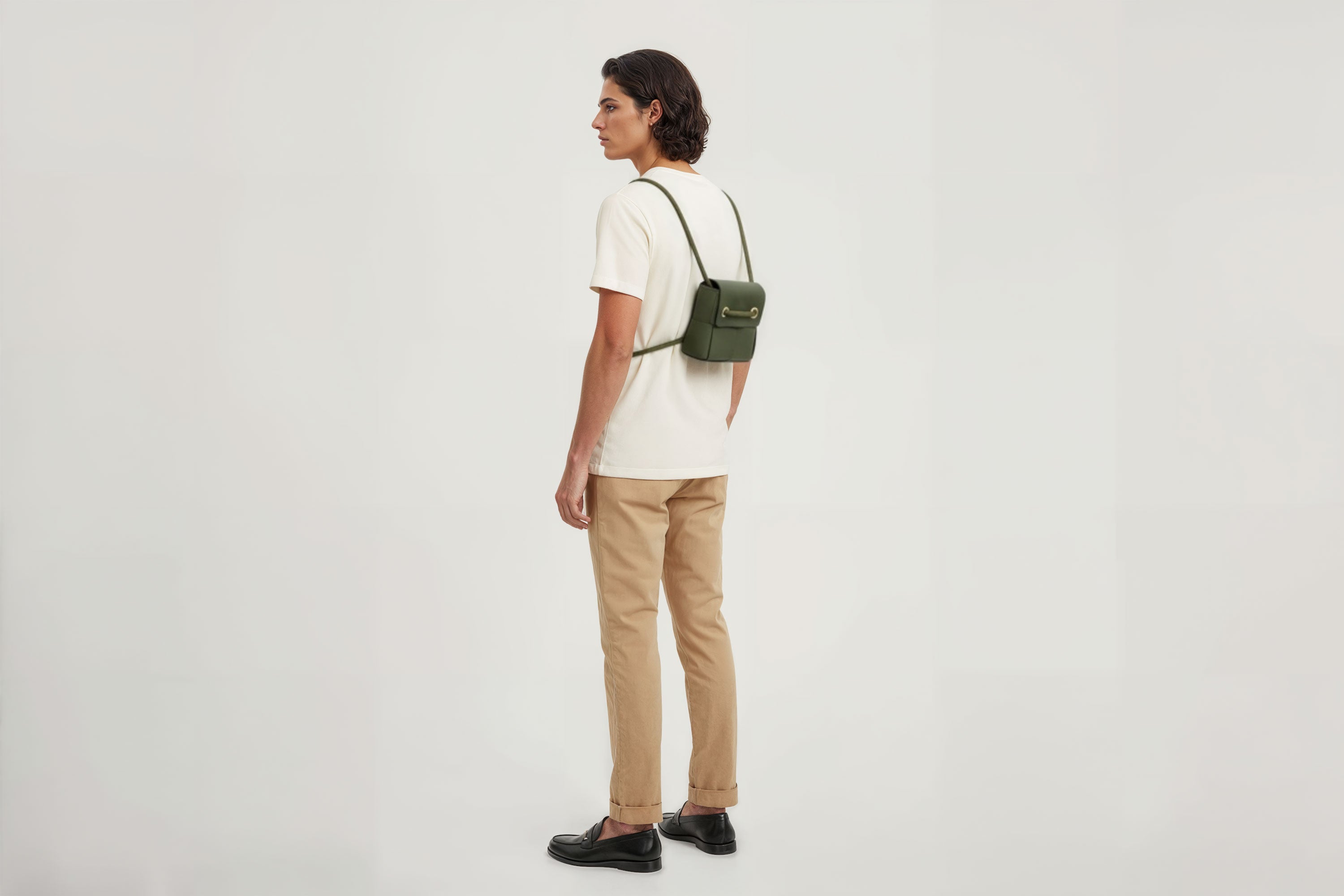 Woven Backpack Small Olive Green Leather On Model Minimalistic Design Atelier Madre Manuel Dreesmann Barcelona 