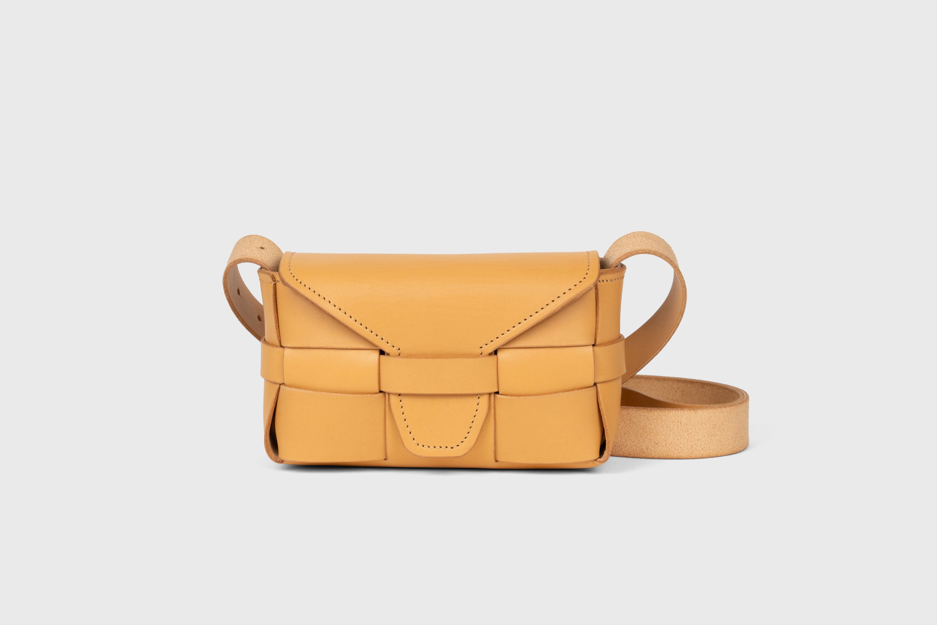 Saka Small | Compact Woven Leather Bag | Atelier Madre