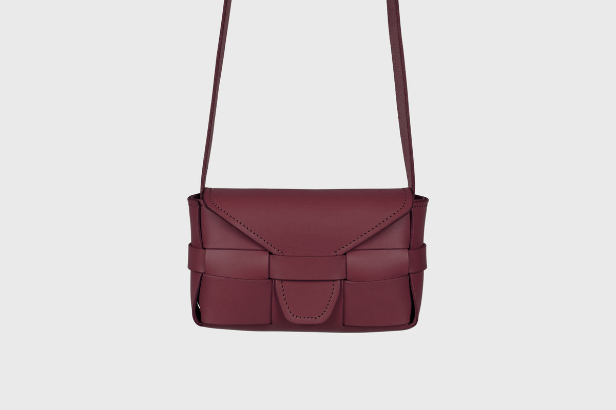 Woven Saka Small Burgundy Woven Leather Bag Atelier Madre Manuel Dreesmann Barcelona Spain 2