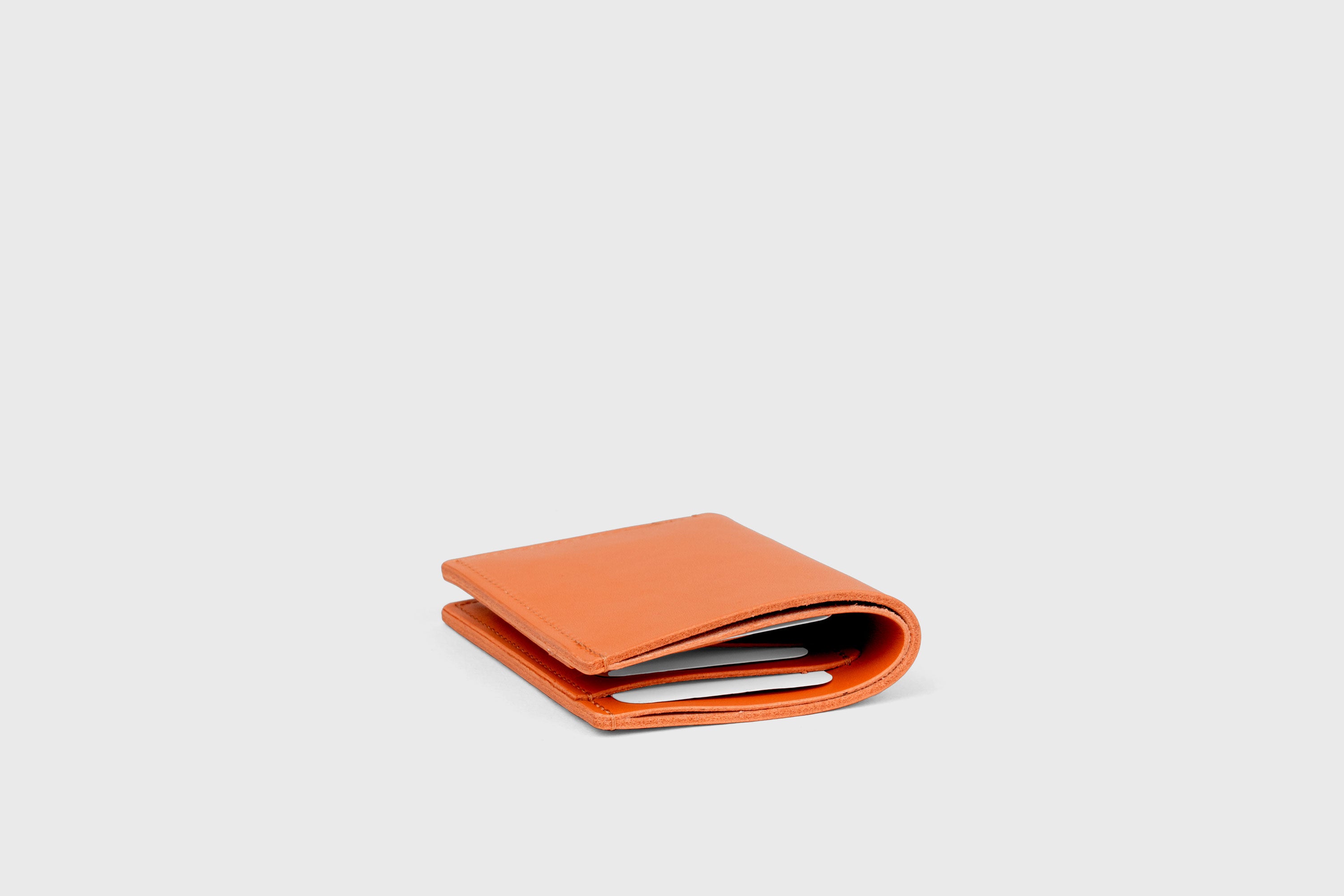 Bifold Wallet Vertical In Orange Color In Vegetable Tanned Leather Minimalistic Slim Design Atelier Madre Manuel Dreesmann Barcelona Spain