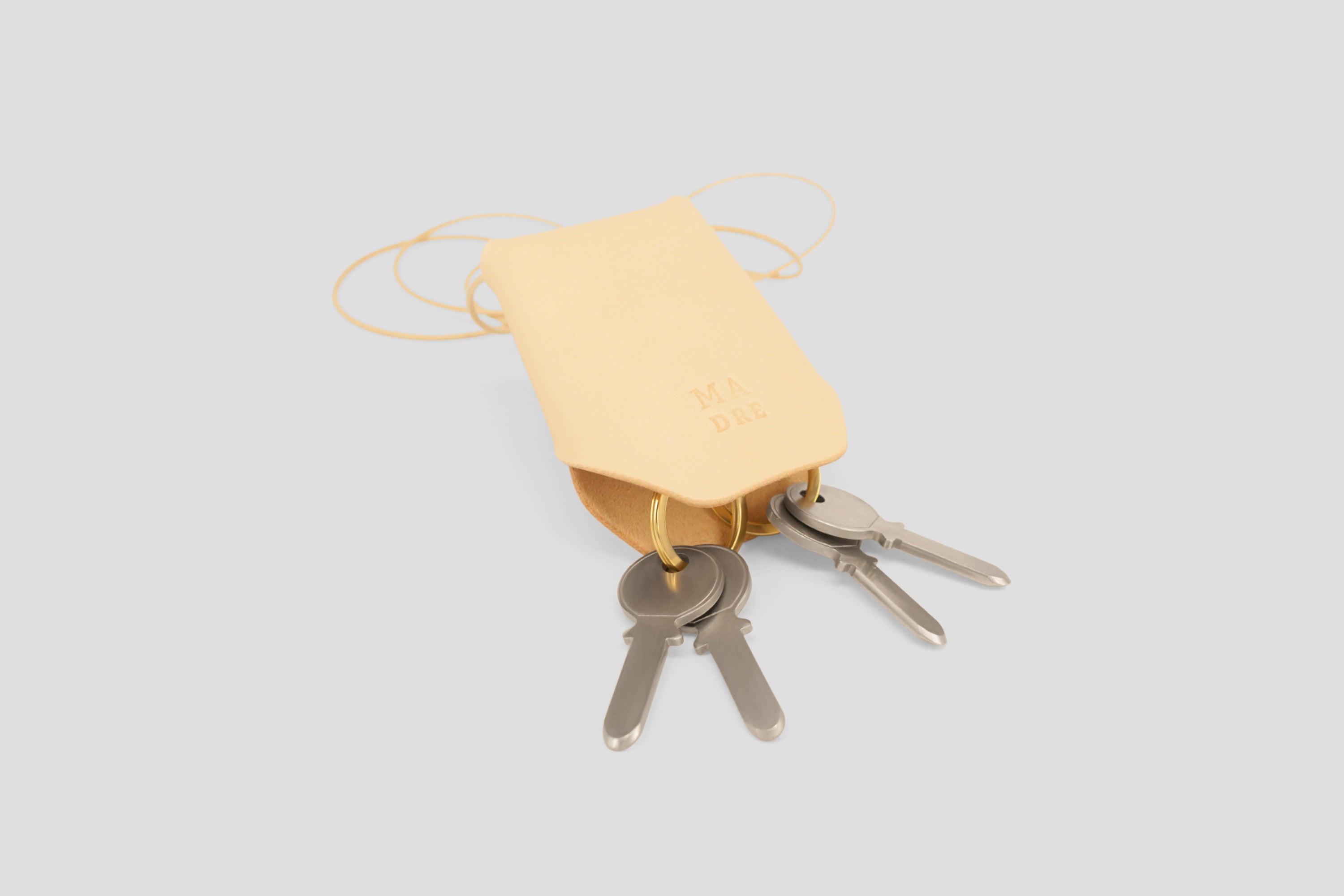 Keyhanger natural color pouch leather clochette made out of vegetable tanned leather designed by atelier madre manuel dreesmann barcelona