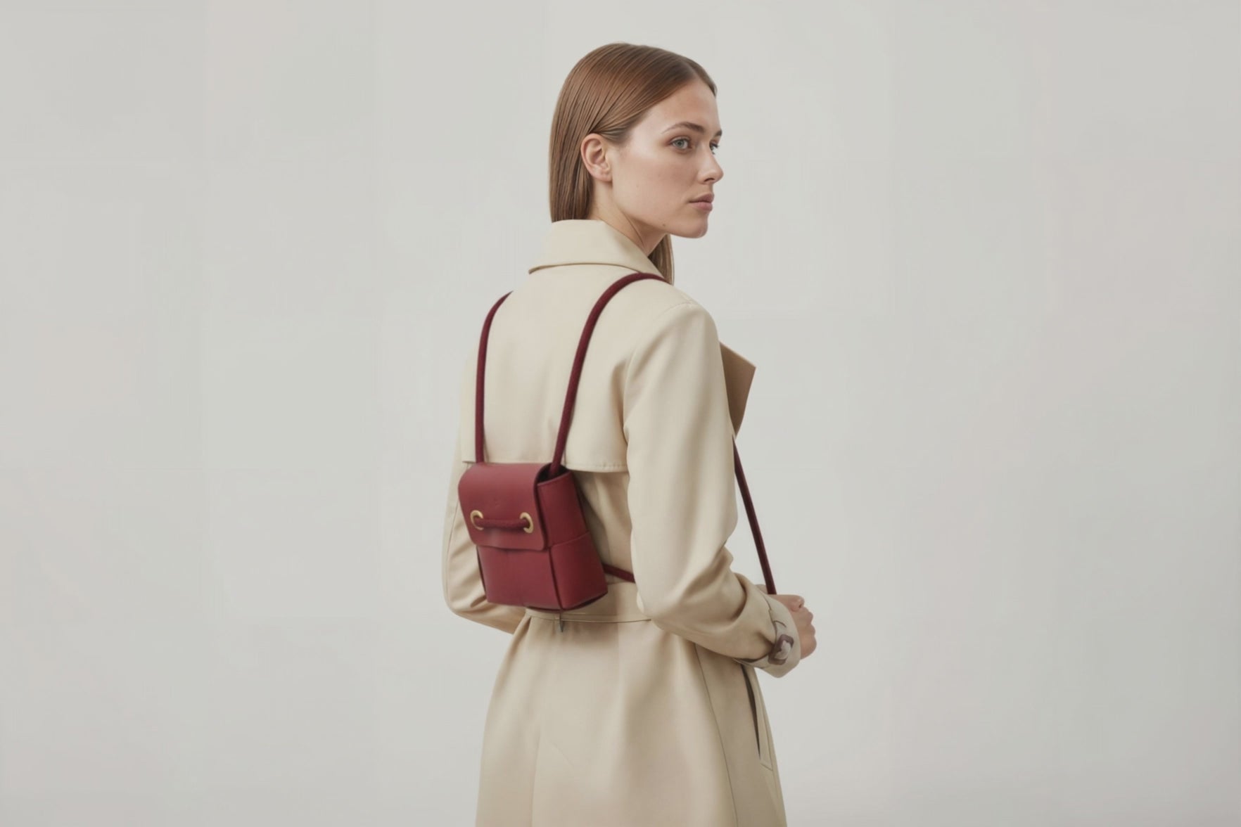 Woven Backpack Small Red Leather On Model Minimalistic Design Atelier Madre Manuel Dreesmann Barcelona 