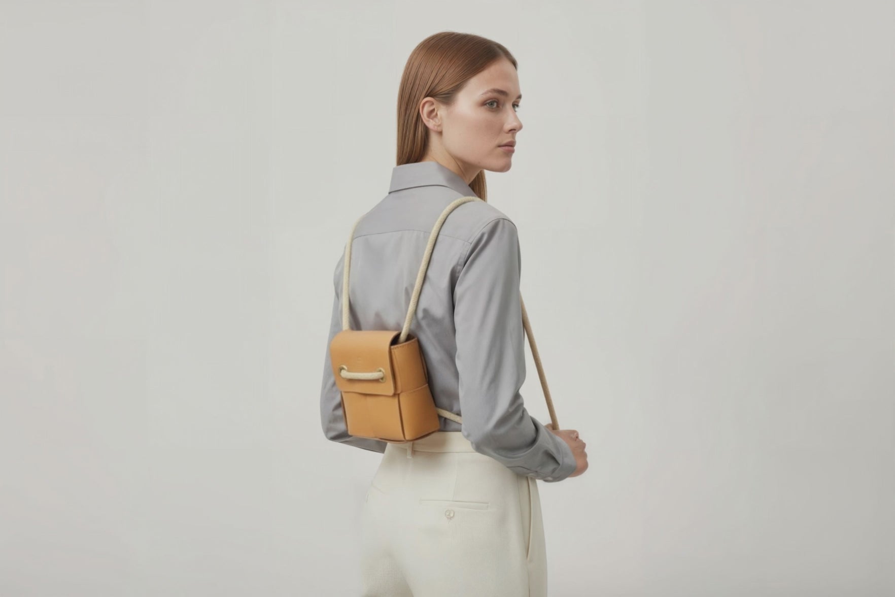Woven Backpack Small Brown Leather On Model Minimalistic Design Atelier Madre Manuel Dreesmann Barcelona 
