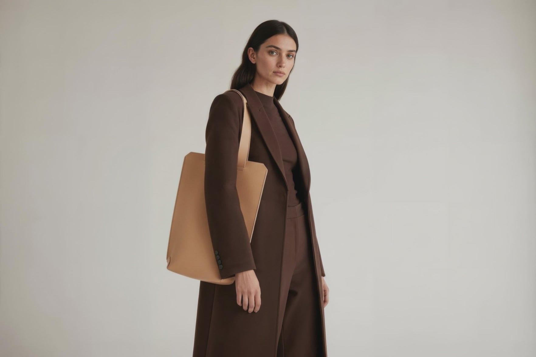 Tote Bag Long Natural Color Leather Bag On A Woman Model Vegetable Tanned Leather Exclusive Quality Craftsmanship Handmade Design By Manuel Dreesmann Atelier Madre Barcelona Spain