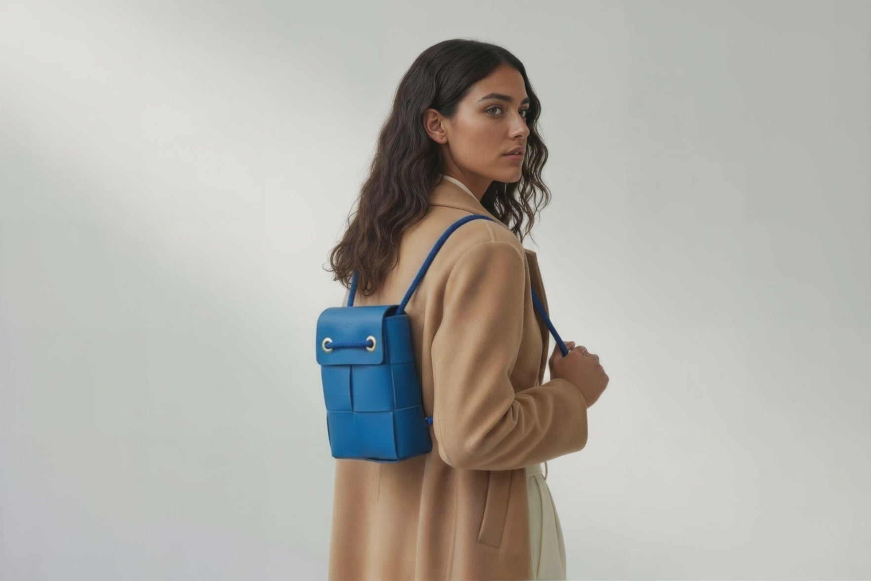 Woven Backpack Medium Royal Blue 
Leather On Model Minimalistic Design Atelier Madre Manuel Dreesmann Barcelona