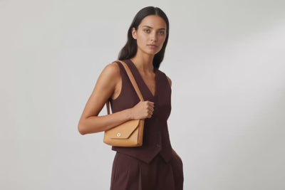 Brick Bag Brown Color Leather On Model Bright Background Vegetable Tanned Leather Loop Video Modern Minimalist Design Premium Quality Atelier Madre Manuel Dreesmann Barcelona Spain