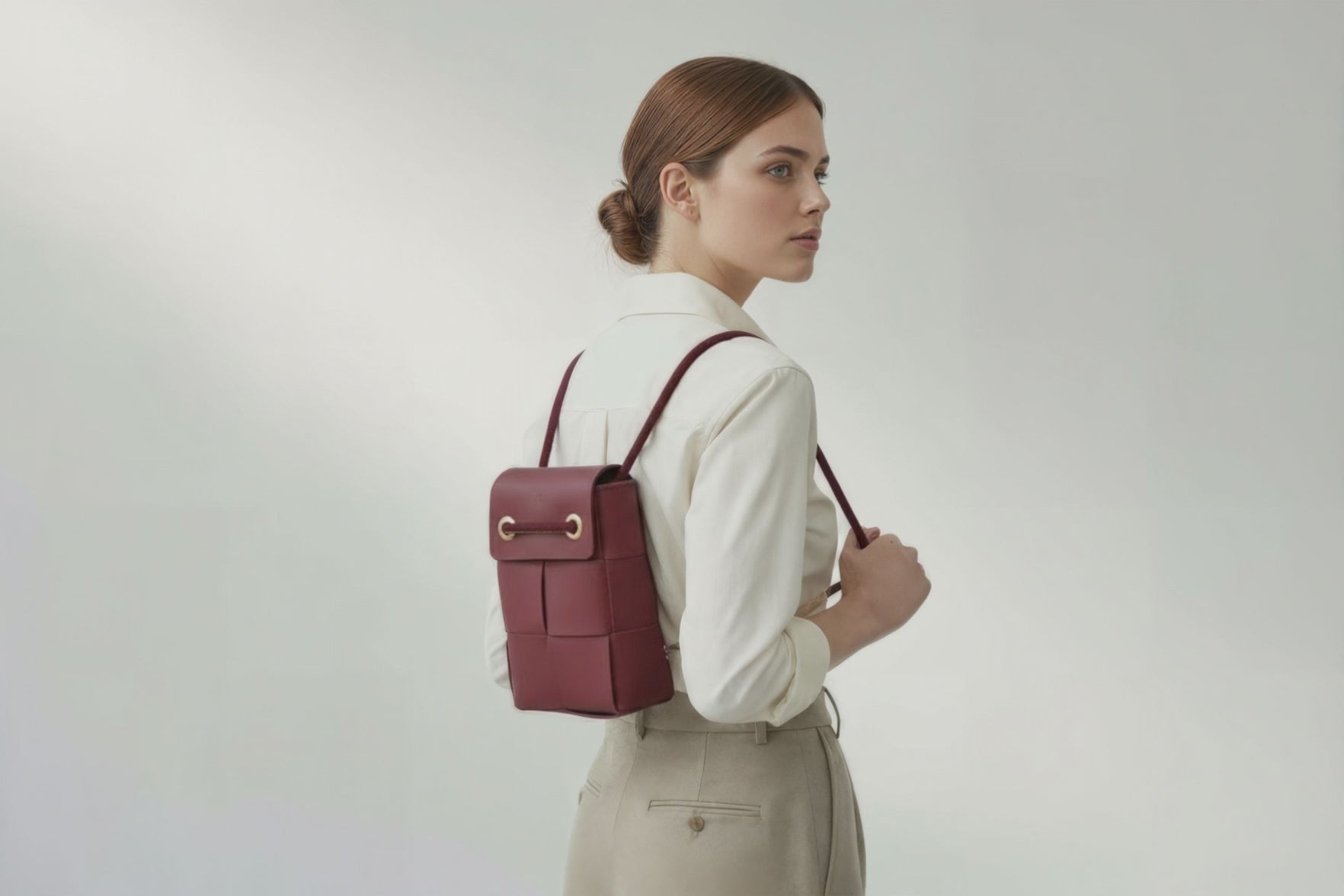Woven Backpack Medium Red Leather On Model Minimalistic Design Atelier Madre Manuel Dreesmann Barcelona