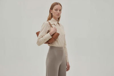 Croissant Bag Dark Brown Color Leather On Model Loop Atelier Madre Manuel Dreesmann Barcelona Video
