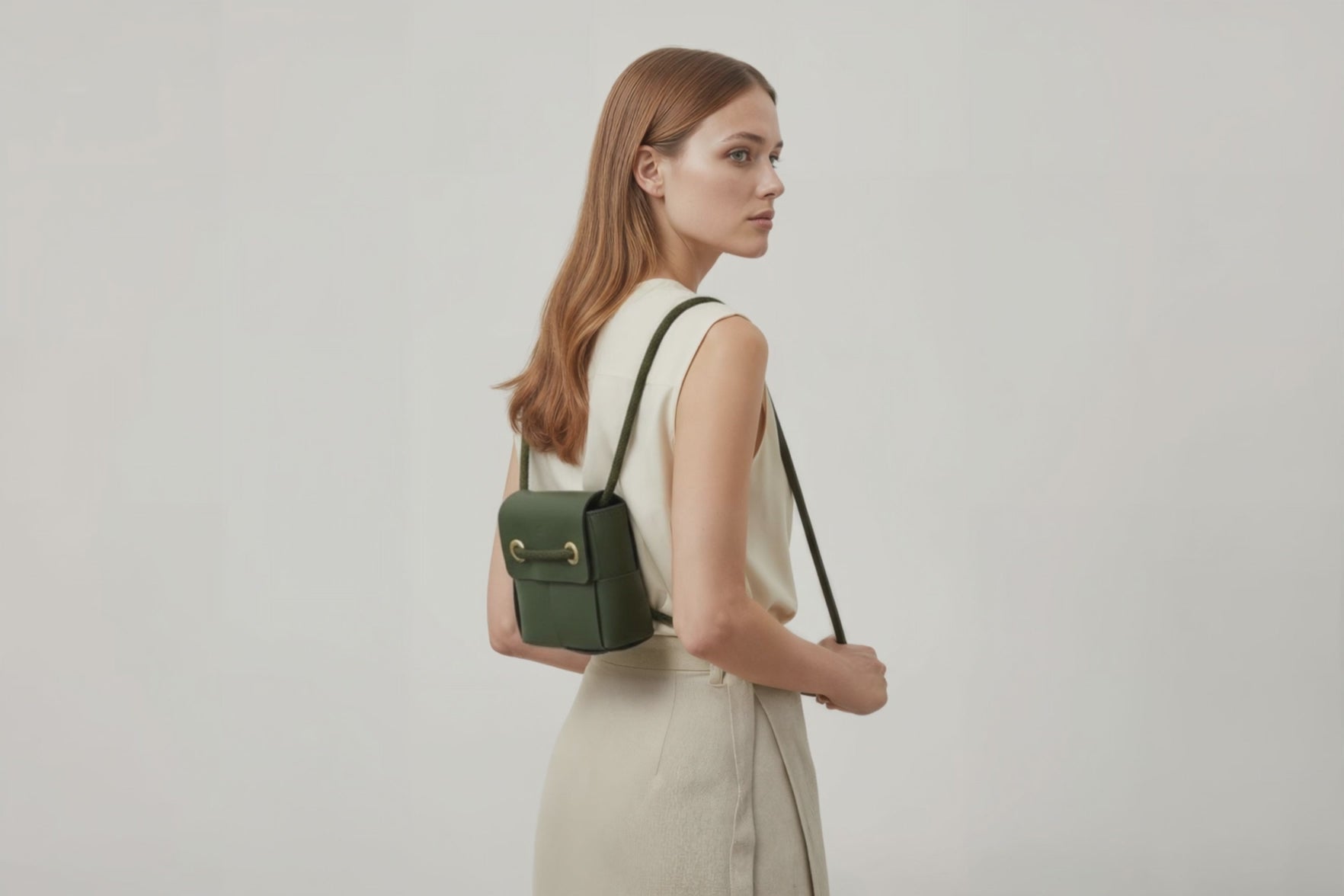 Woven Backpack Small Olive Green Leather On Model Minimalistic Design Atelier Madre Manuel Dreesmann Barcelona 