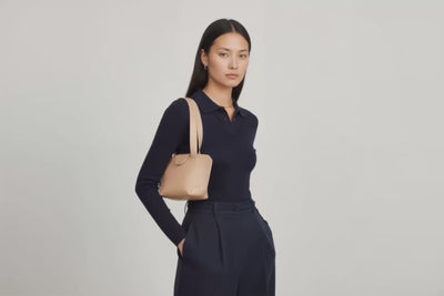Medium Tote Bag Natural Color On Model Video Loop Leather Premium Quality Minimalist Modern Design Atelier Madre Manuel Dreesmann Barcelona Spain