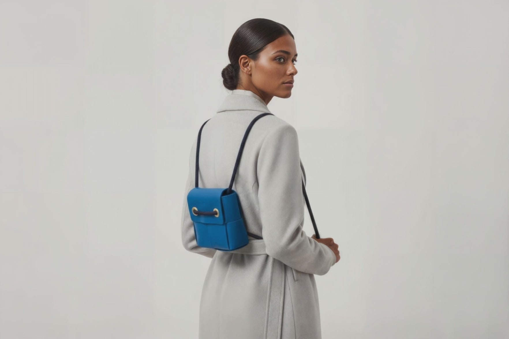 Woven Backpack Small Royal Blue Leather On Model Minimalistic Design Atelier Madre Manuel Dreesmann Barcelona 