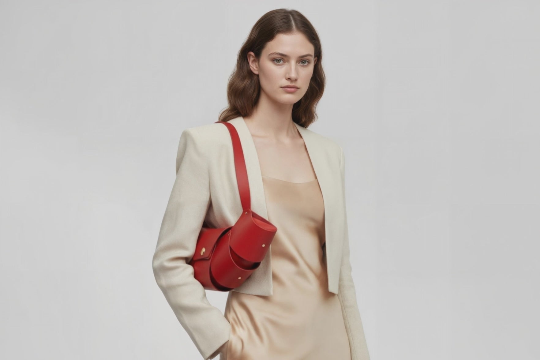 Croissant Bag Big Red Color Leather Magnetic Closure On A Woman Model Full Grain Vegetable Tanned Leather High Quality Modern Minimalistic Organic Design Full Brass Rivets Atelier Madre Manuel Dreesmann Barcelona Spain