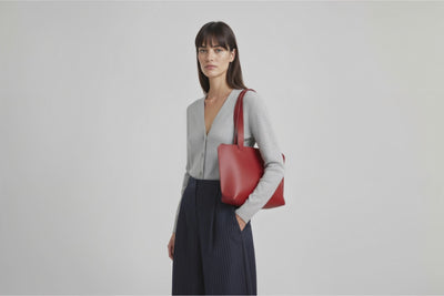 Tote Bag Leather Zipper Red Color On A Woman Model Premium Quality Minimalist Design Atelier Madre Manuel Dreesmann Barcelona Spain