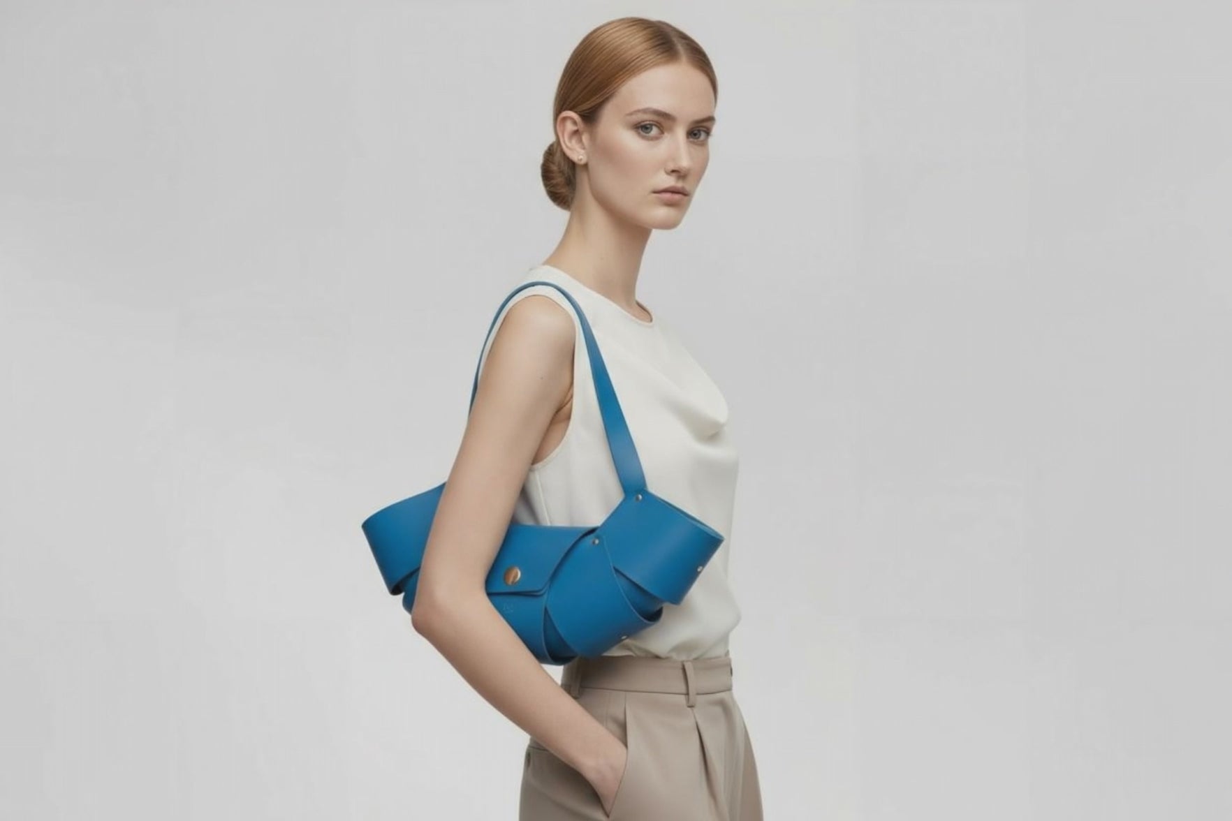 Croissant Bag Big Royal Blue Color Leather Magnetic Closure On A Woman Model Full Grain Vegetable Tanned Leather High Quality Modern Minimalistic Organic Design Full Brass Rivets Atelier Madre Manuel Dreesmann Barcelona Spain