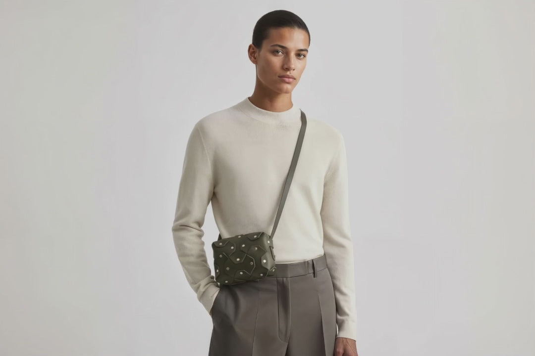 Rivet Bag Small Leather Olive Green Color Clutch Olive Green On Model Video Loop Walk Crossbody Shoulder Detachable Full Brass Vegetable Tanned Full Grain Leather High Quality Modern Minimalistic Design Atelier Madre Manuel Dreesmann Barcelona Spain