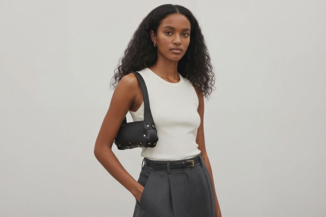 Fiona Bag Small Black Color Leather On Model Video Loop Walking Zipper Shoulder Bag Minimalist Modern Design Premium Quality Atelier Madre Manuel Dreesmann Barcelona